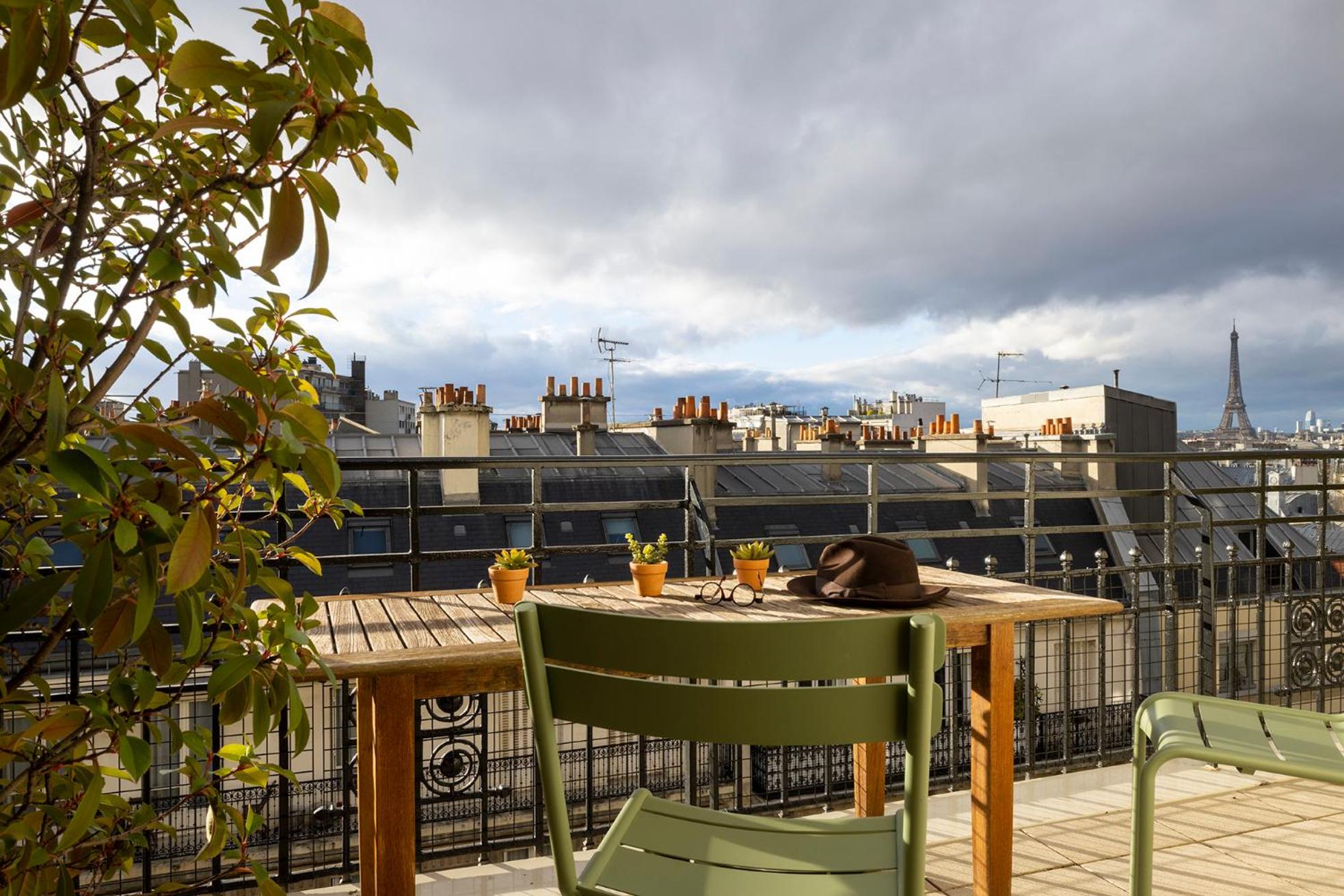 Executive Room with Terrace and Eiffel Tower View