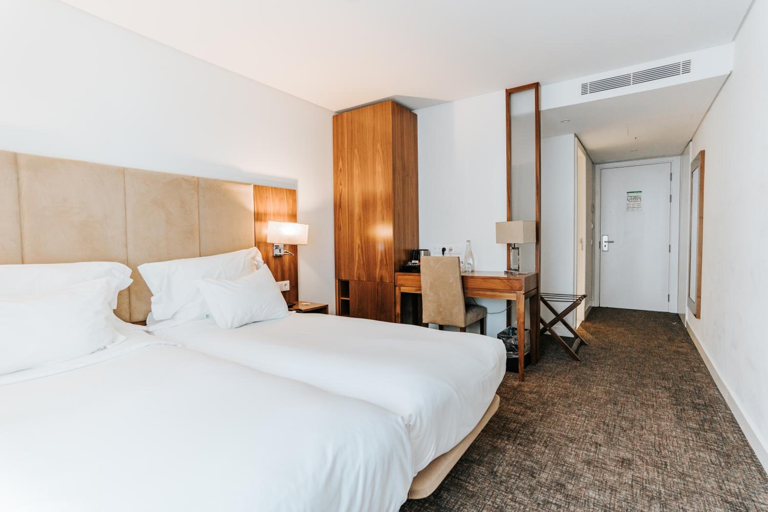 Economy Twin Room photo 2
