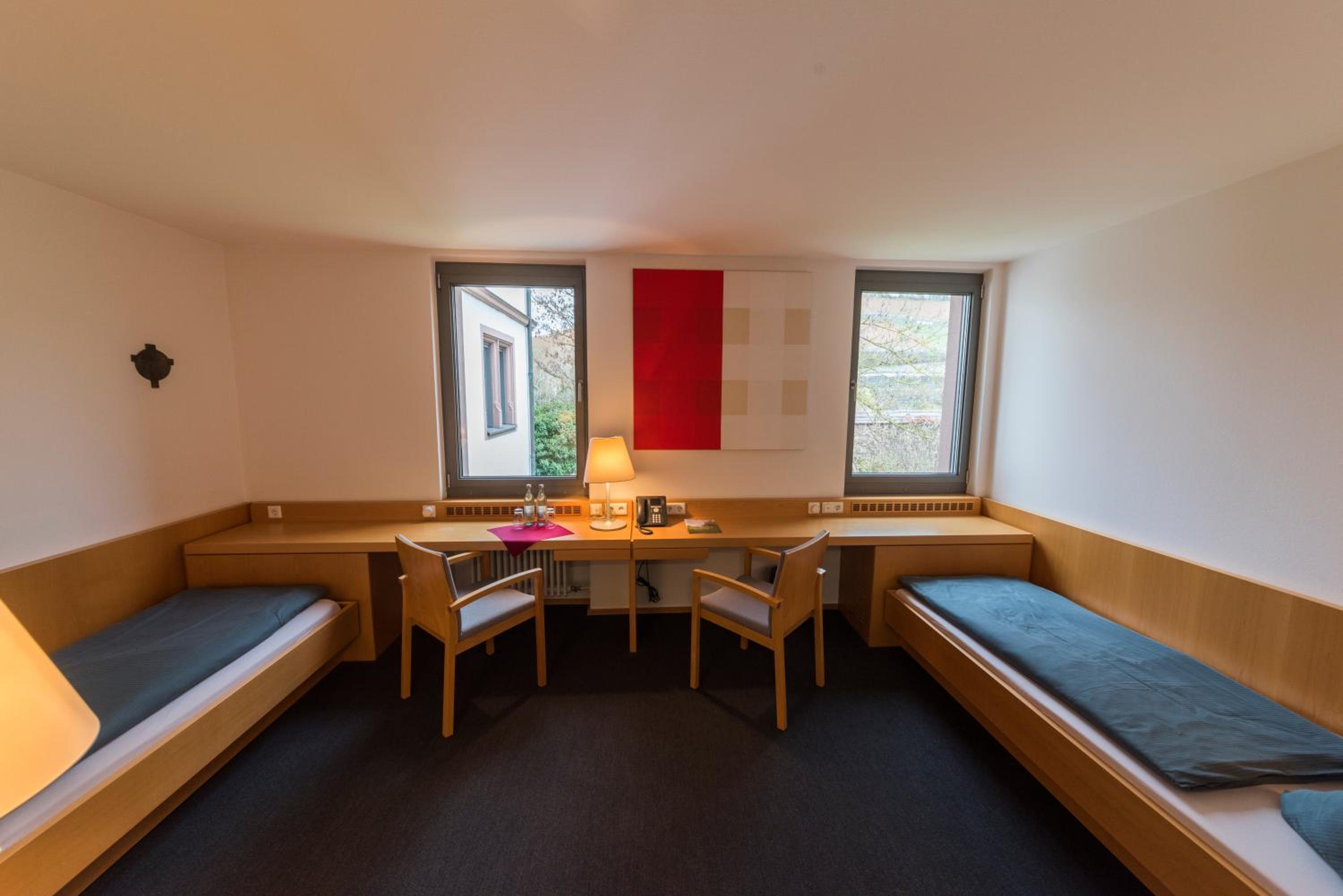Standard Twin Room with Garden View photo 3