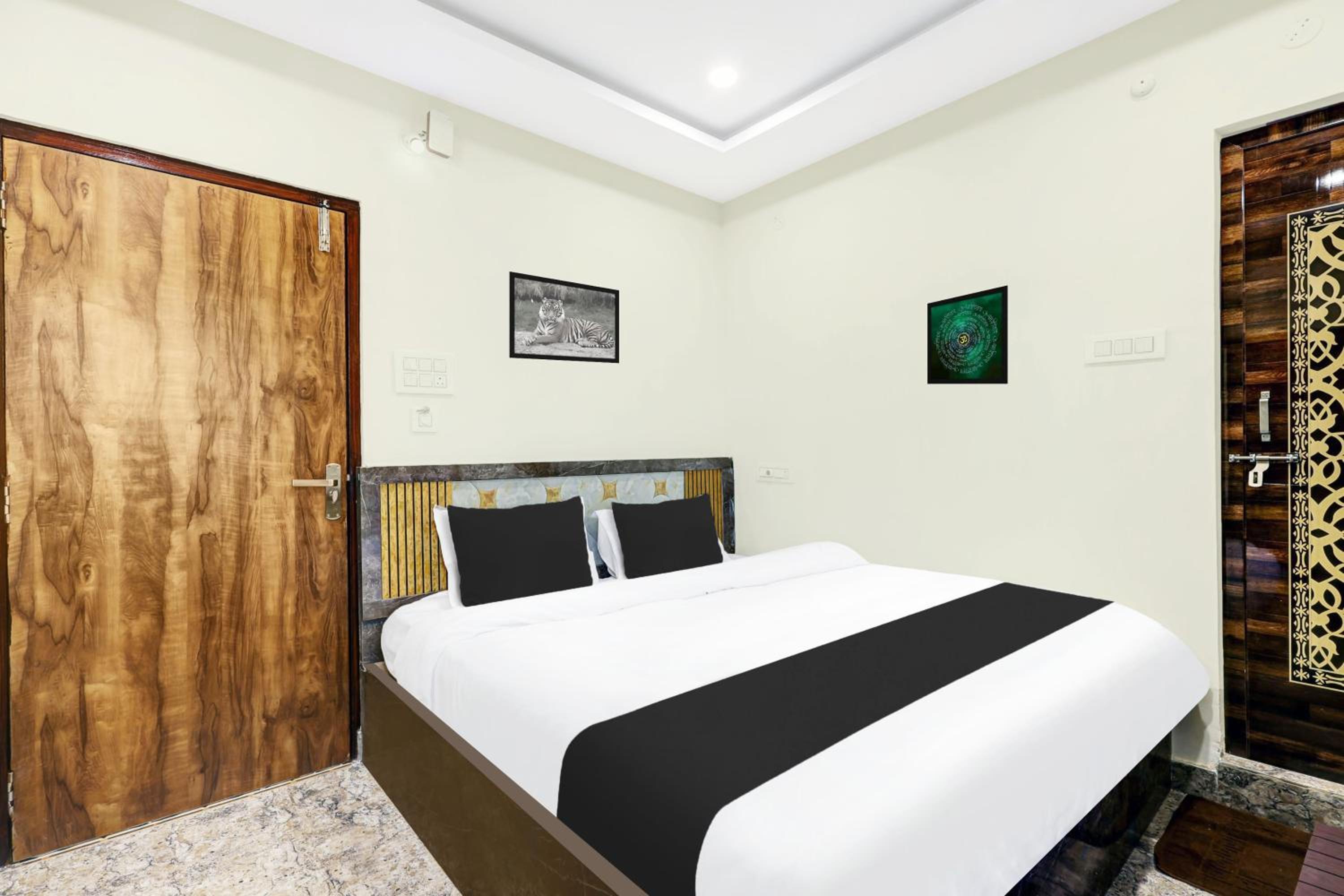 Deluxe Double Room with Bath photo 2