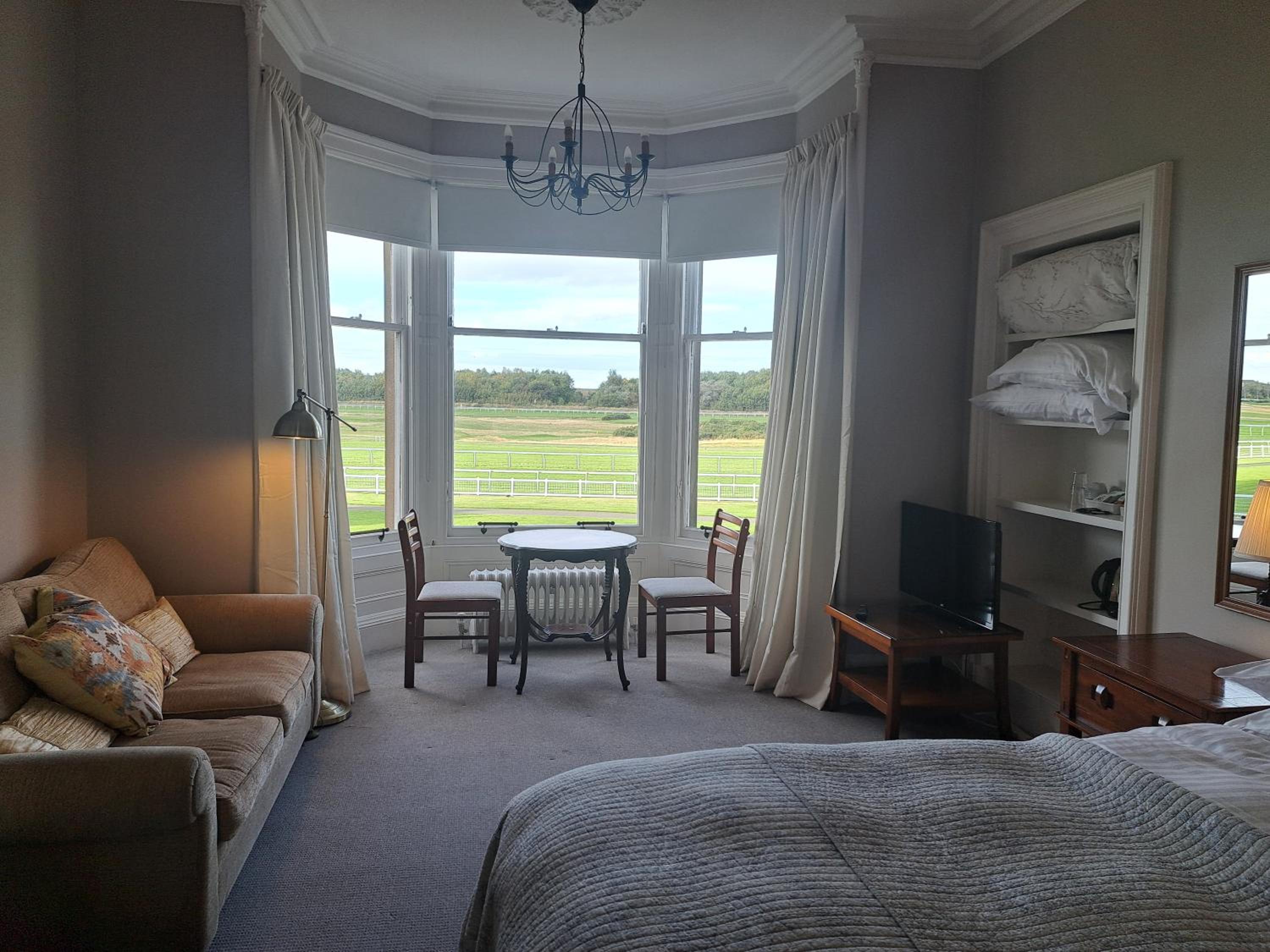 Double Room with Shared Bathroom photo 3