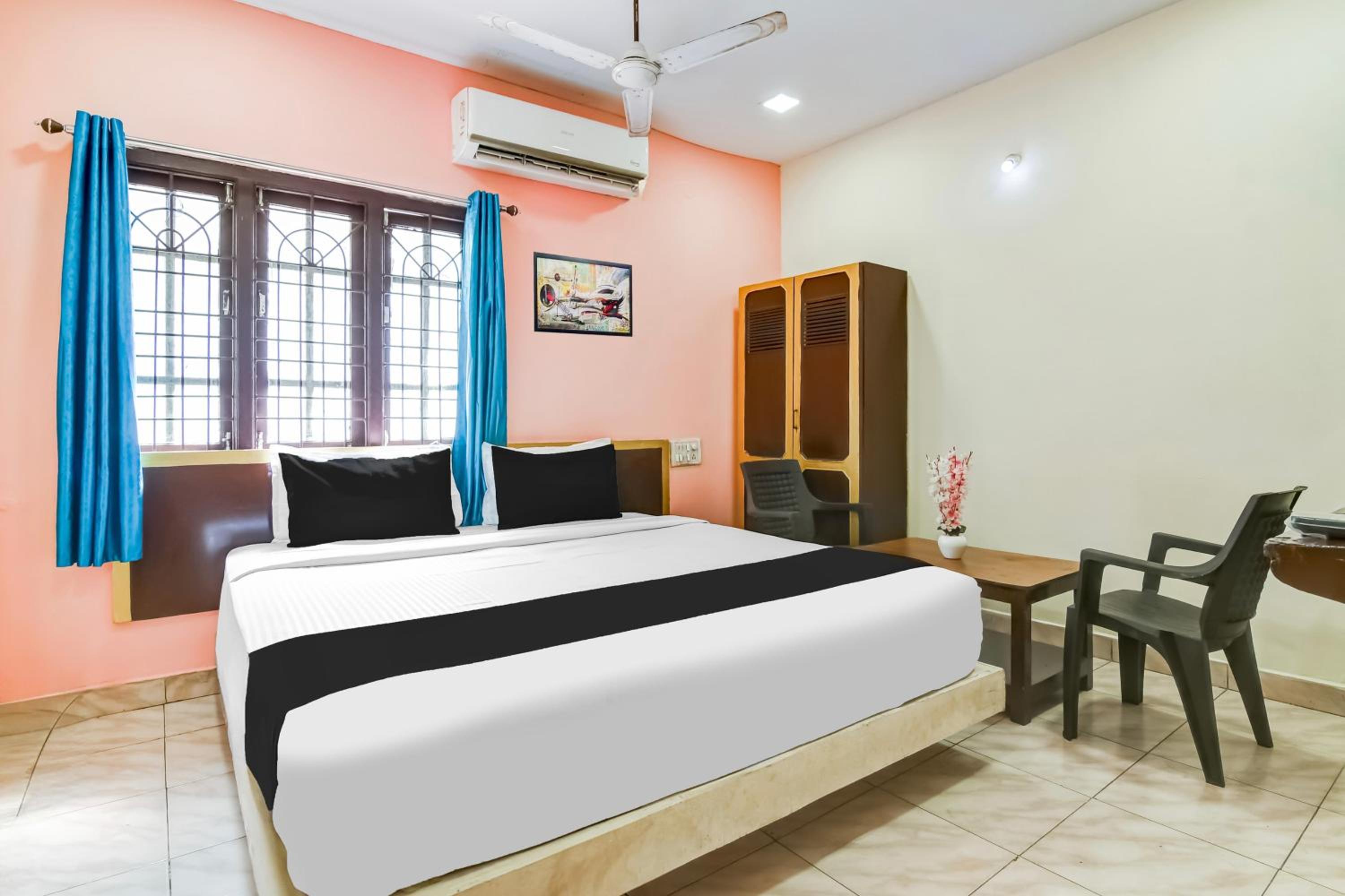 Deluxe Double Room with Bath photo 2