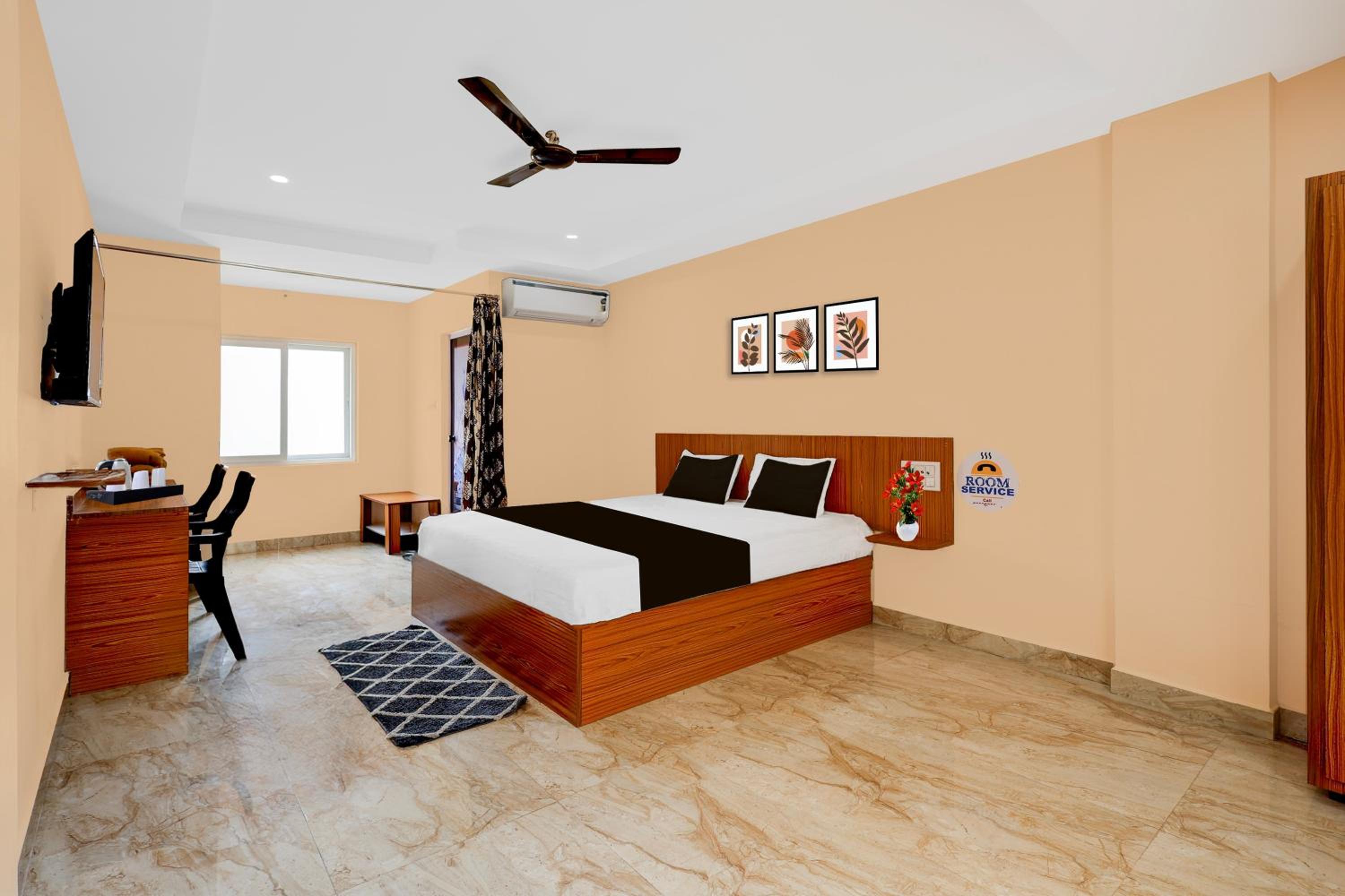 Deluxe Double Room with Bath photo 2