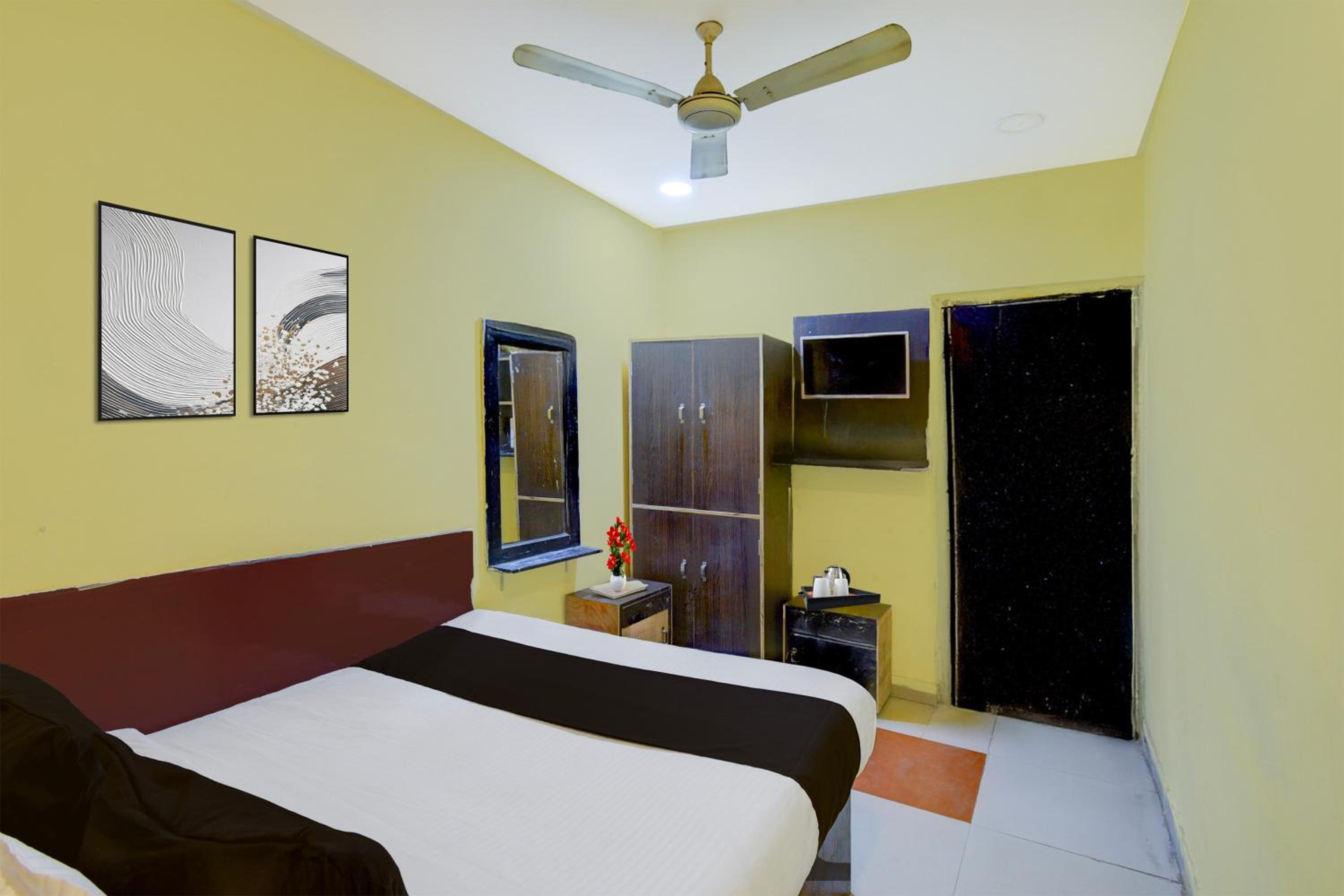 Deluxe Double Room with Bath photo 3