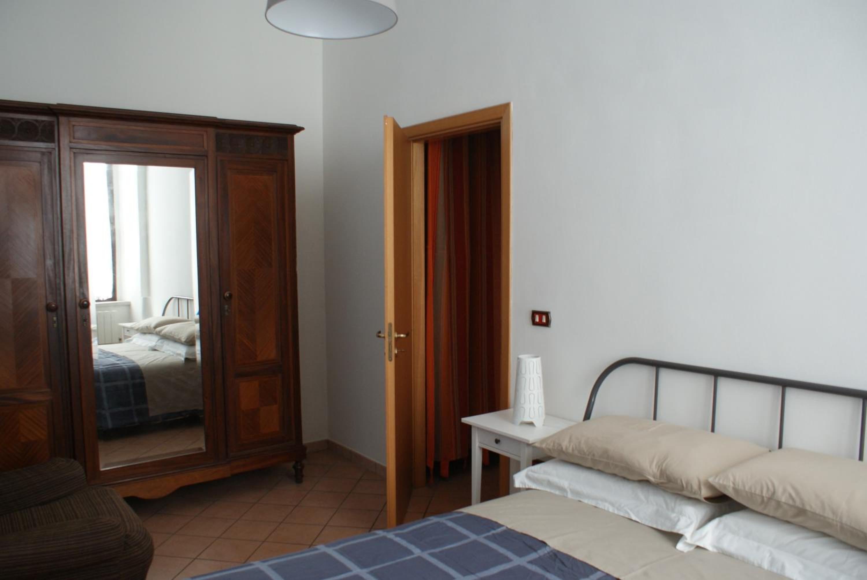 One-Bedroom Apartment - Photo 6