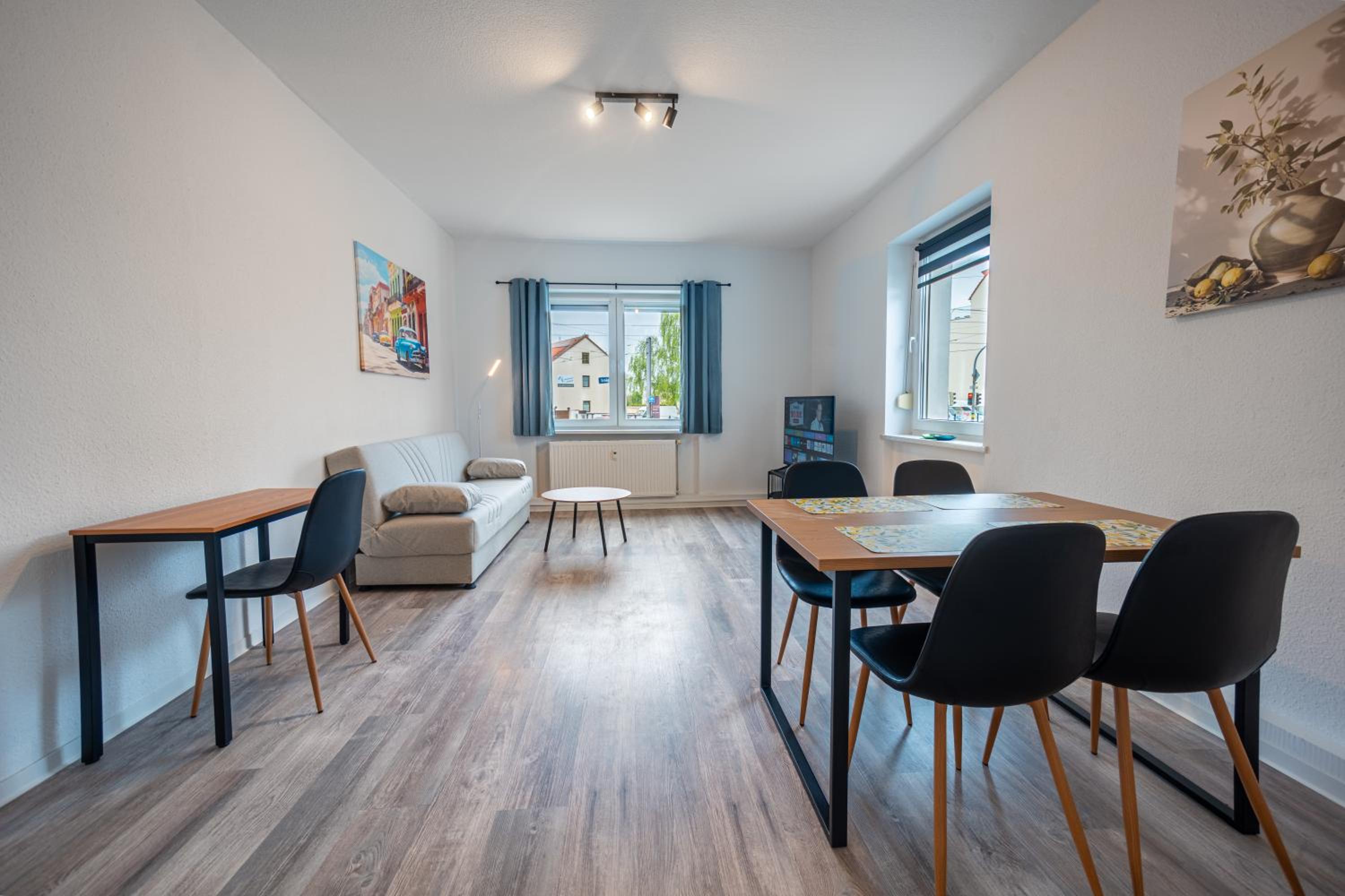 Two-Bedroom Apartment with Balcony photo 3