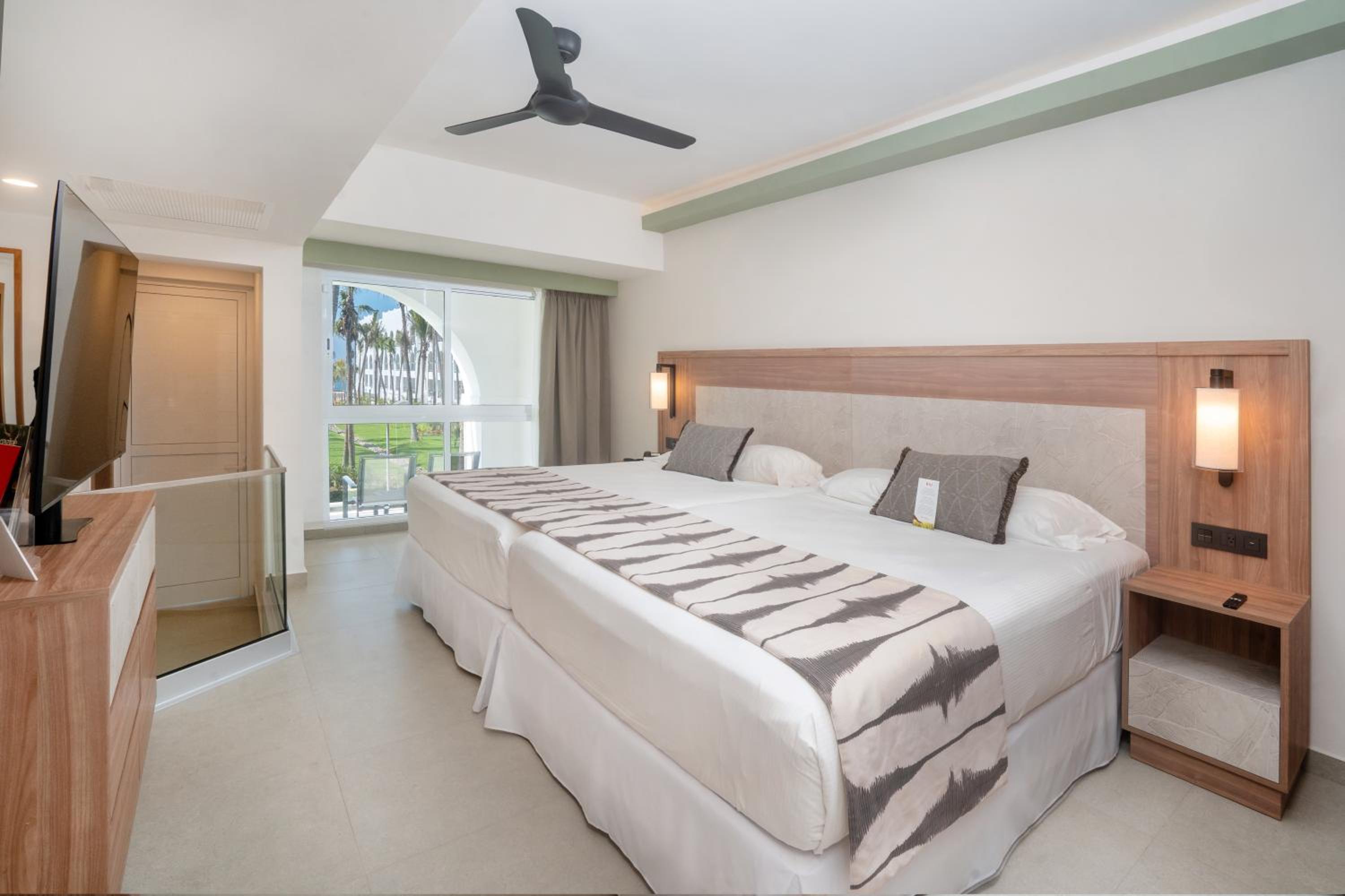 Family Room with Sea View