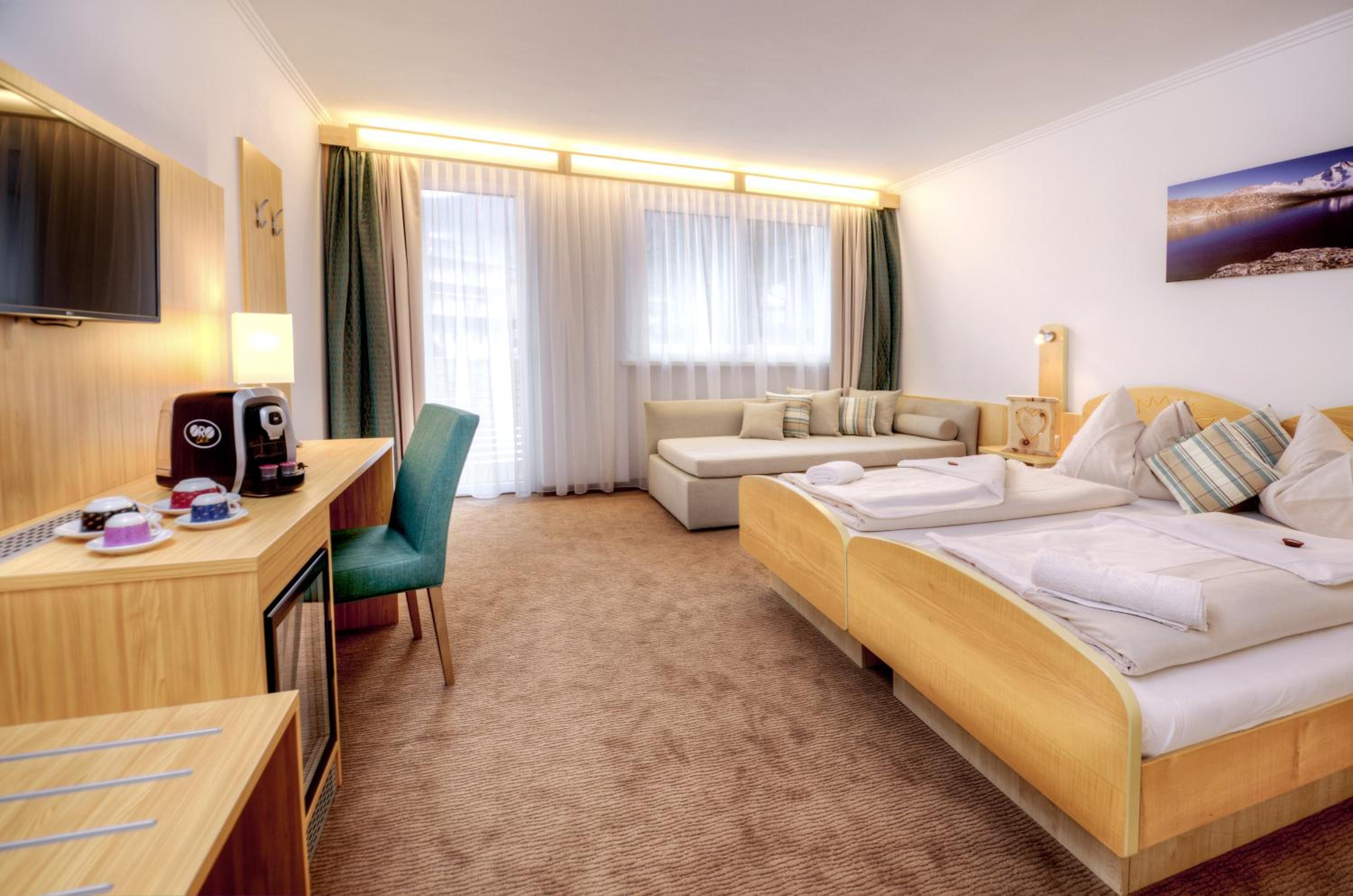Double or Twin Room with Balcony photo 2