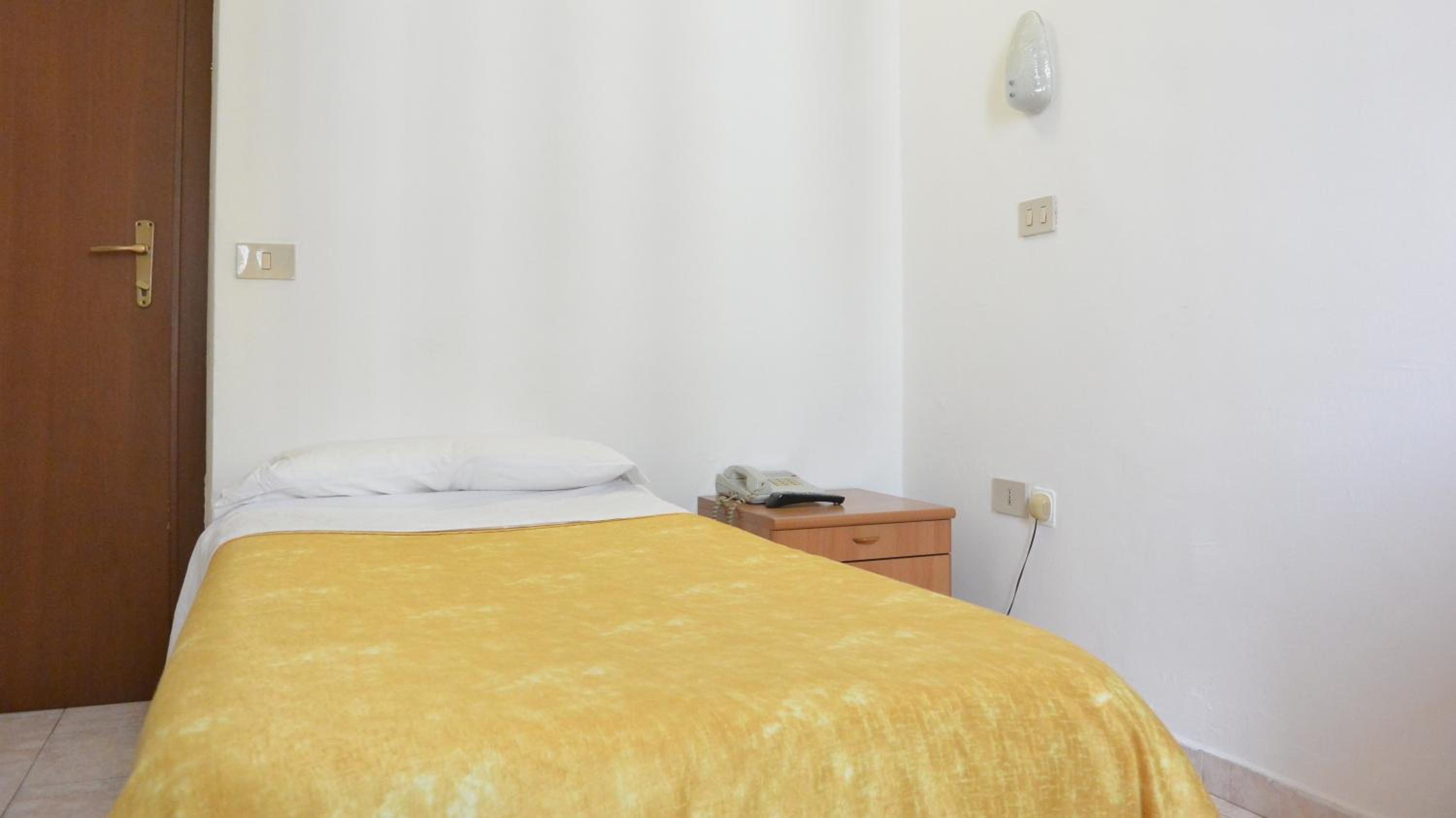 Single Room with Shared Bathroom