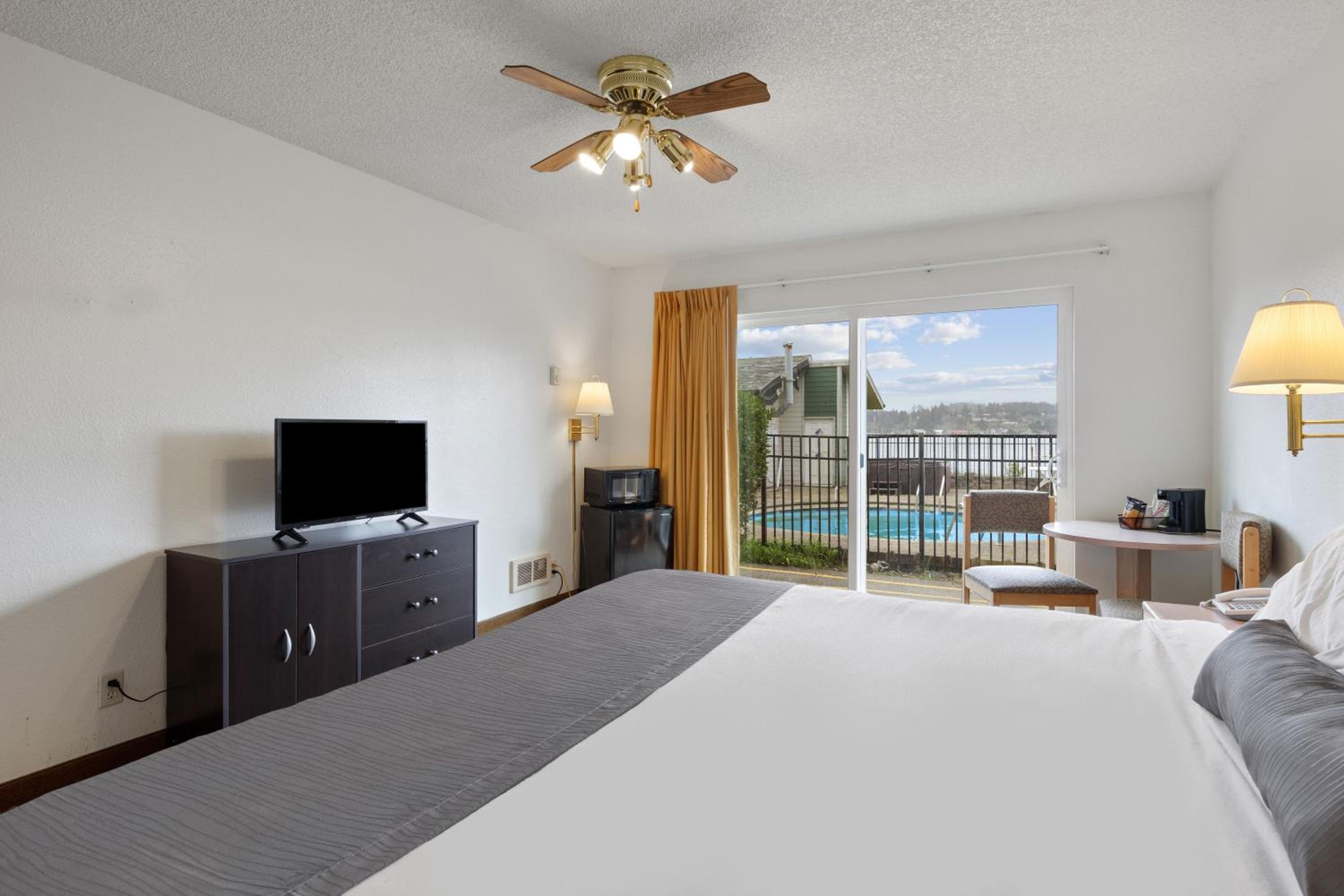 King Pool View w/Patio