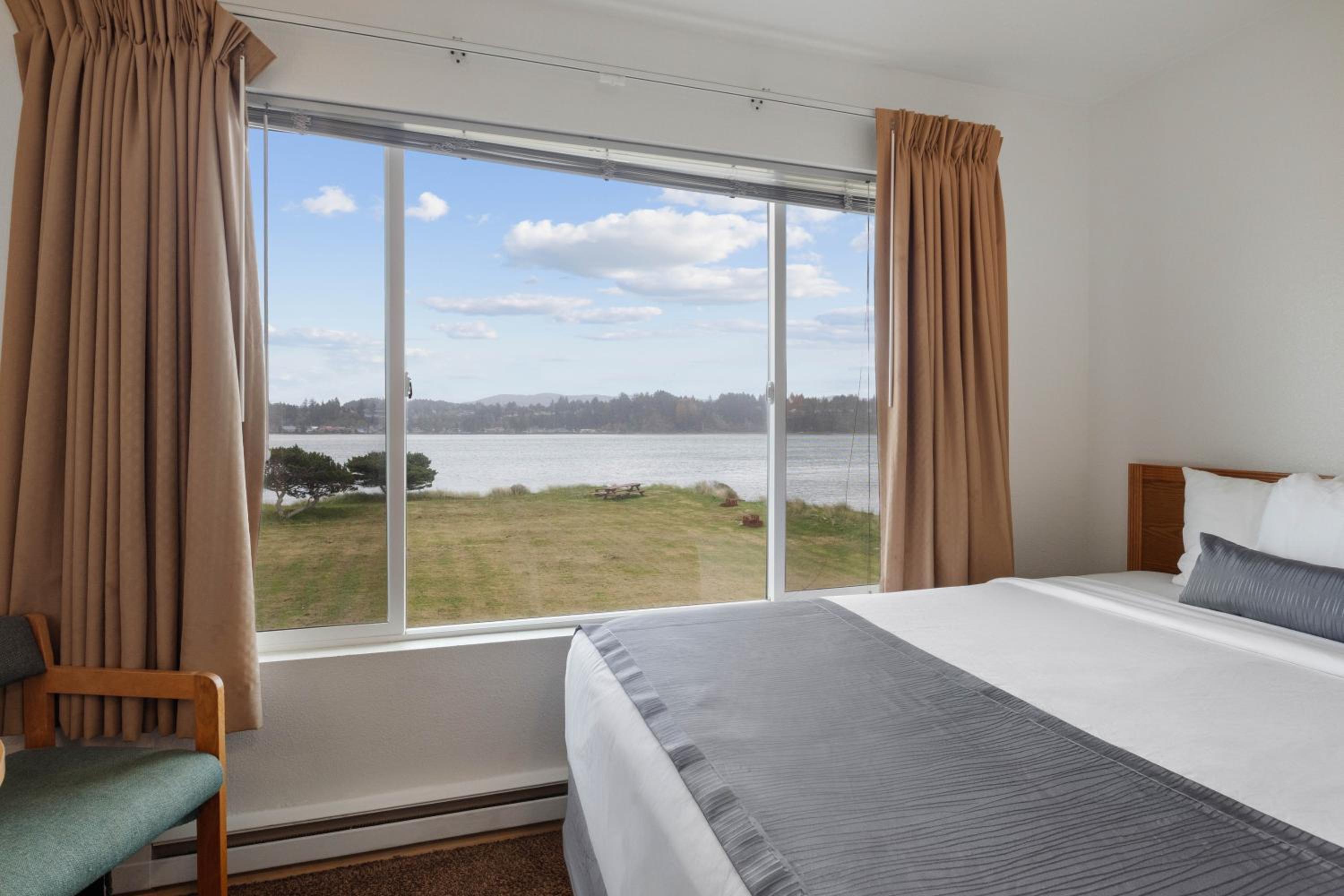 Queen Bay View