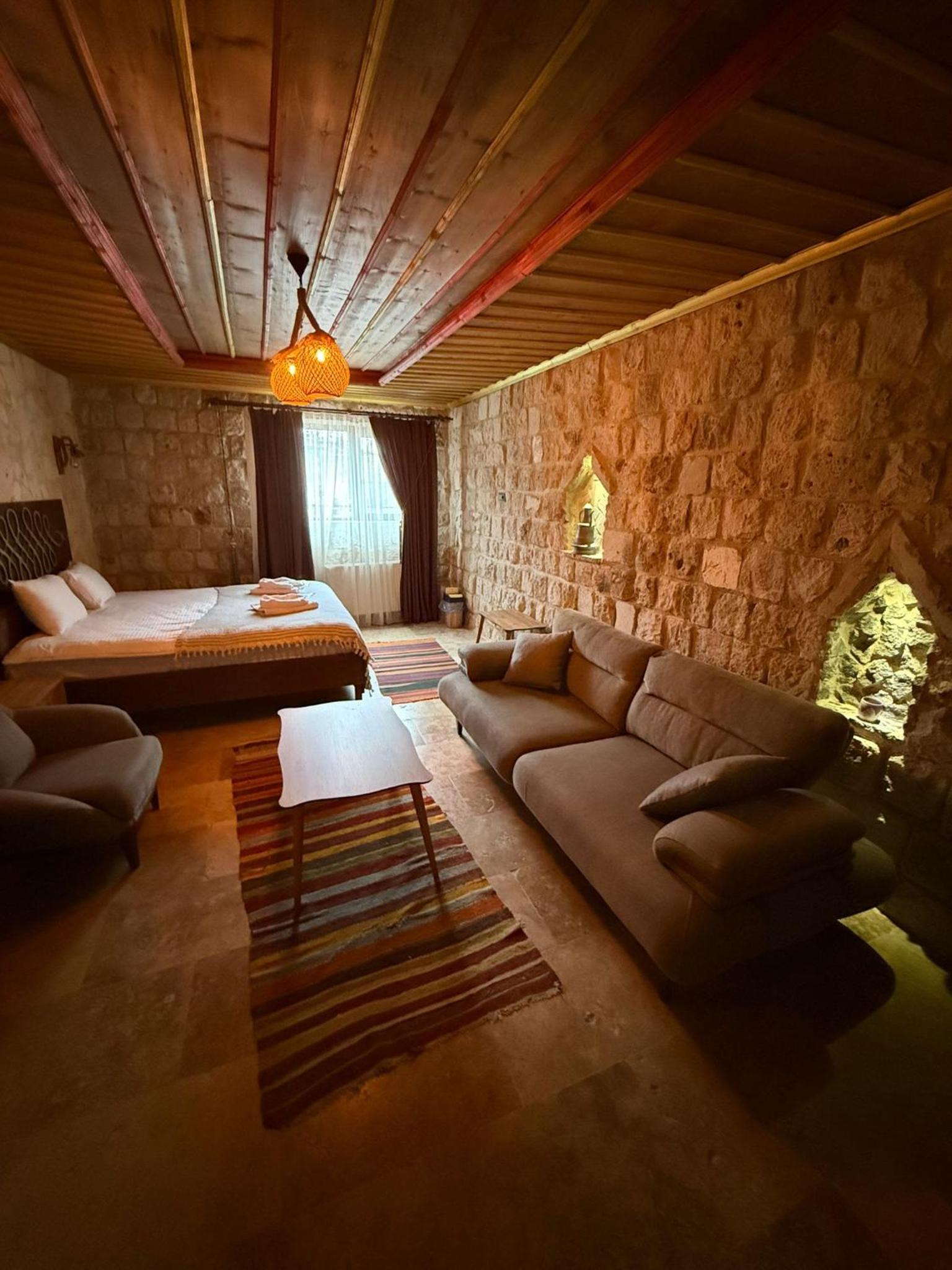 Deluxe Suite with Spa Bath photo 3