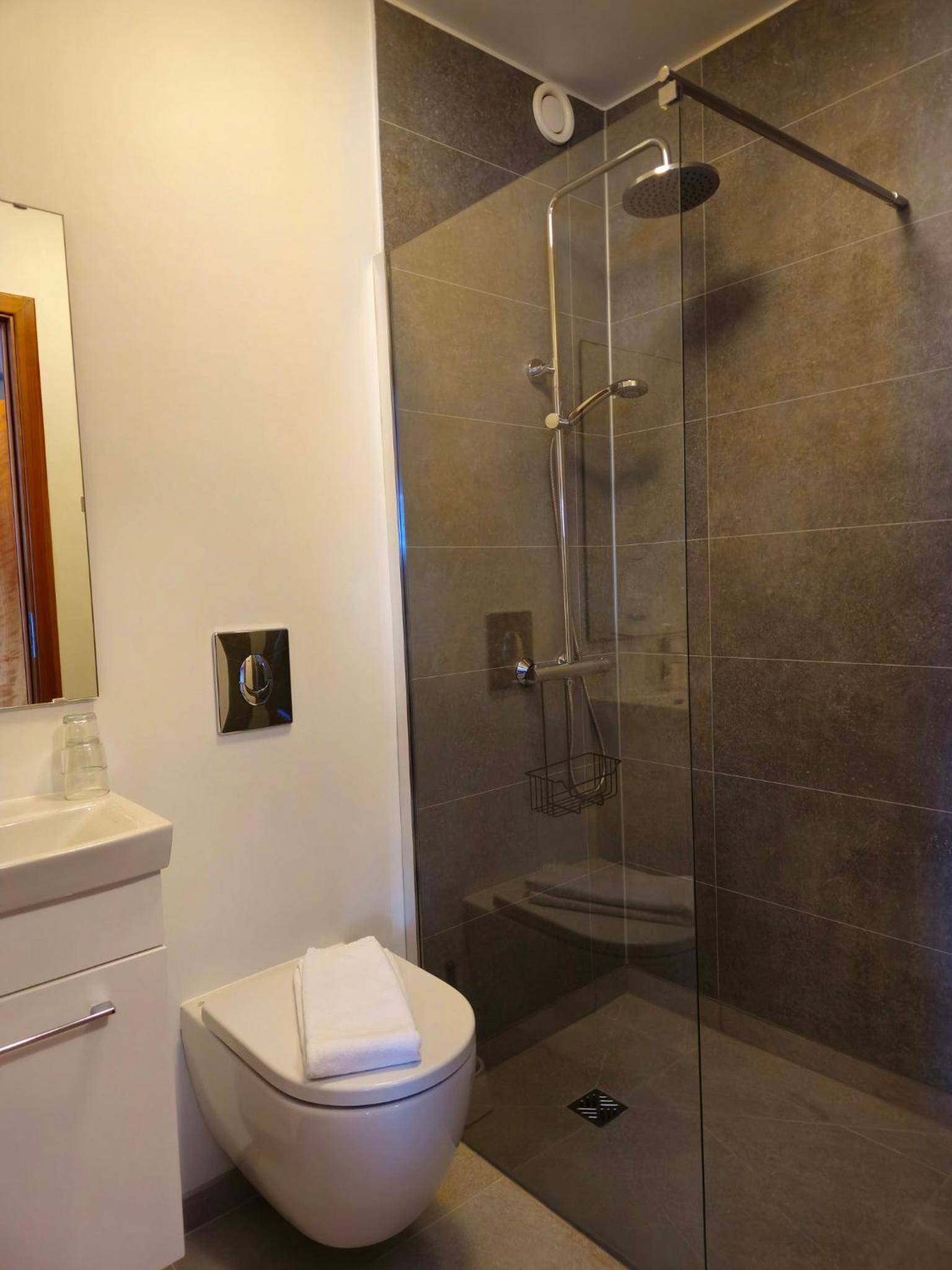 Economy Twin Room photo 1