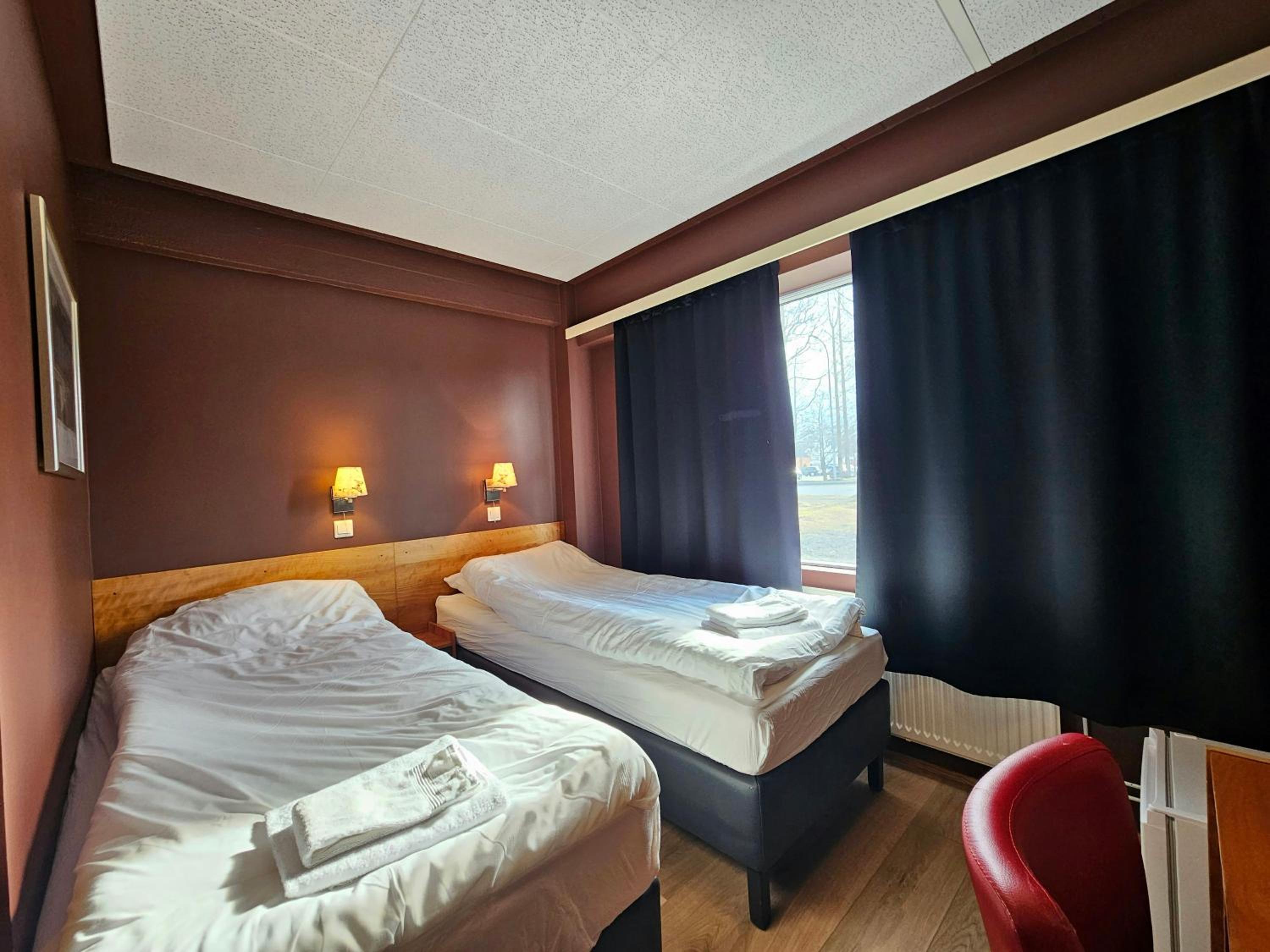 Economy Twin Room photo 2
