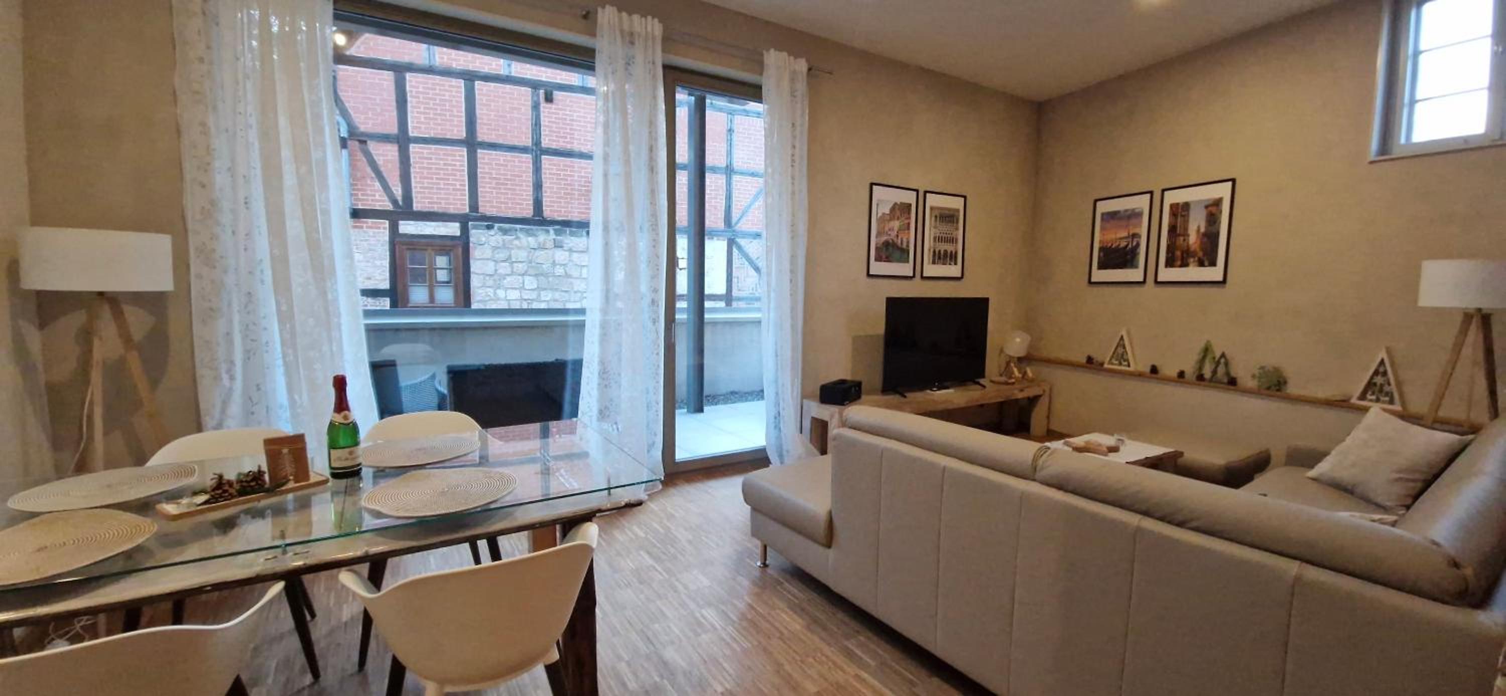 One-Bedroom Apartment with Balcony and City View photo 2