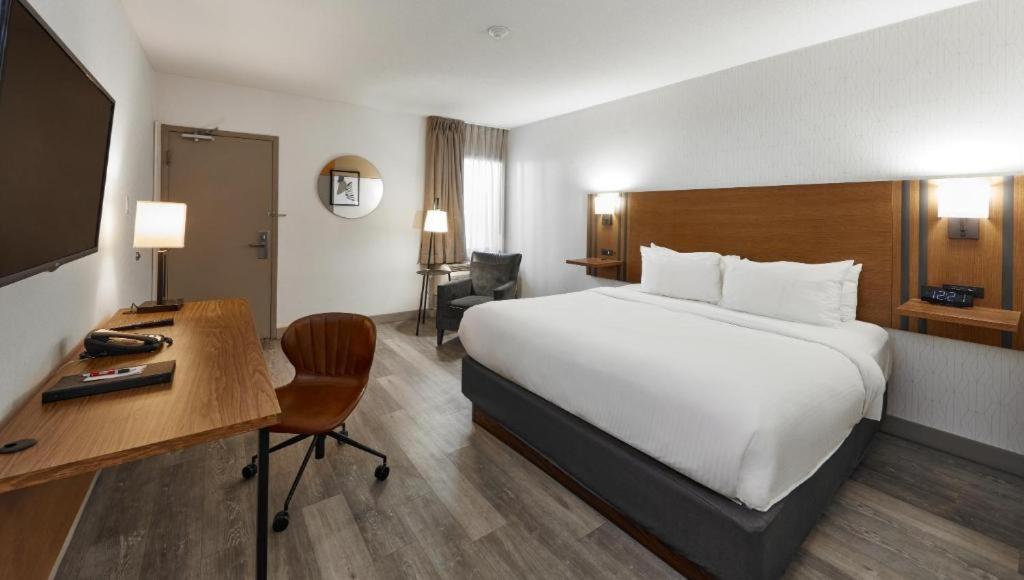 Stay Inn Express Toronto — photo 52