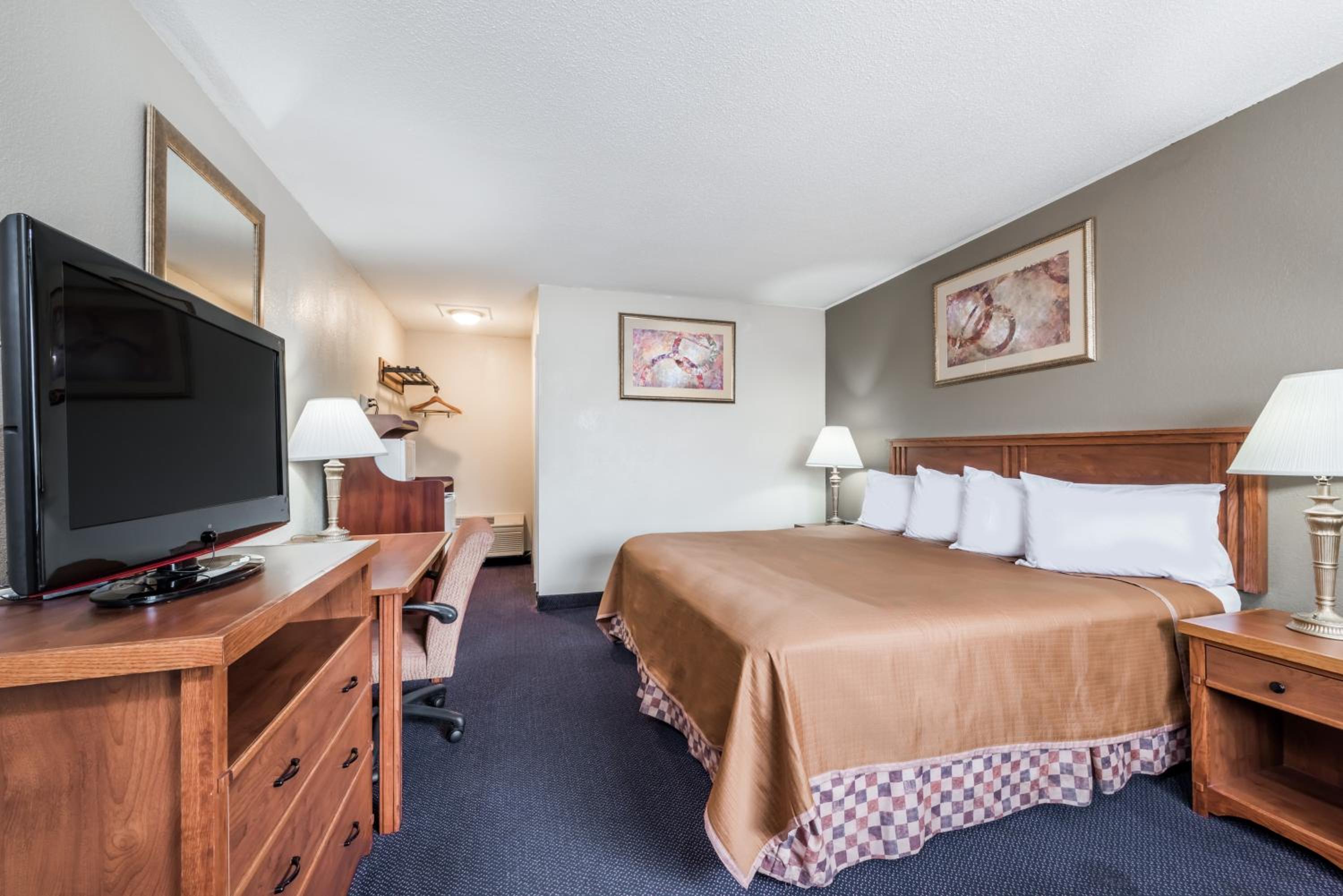 Standard King Room photo 3