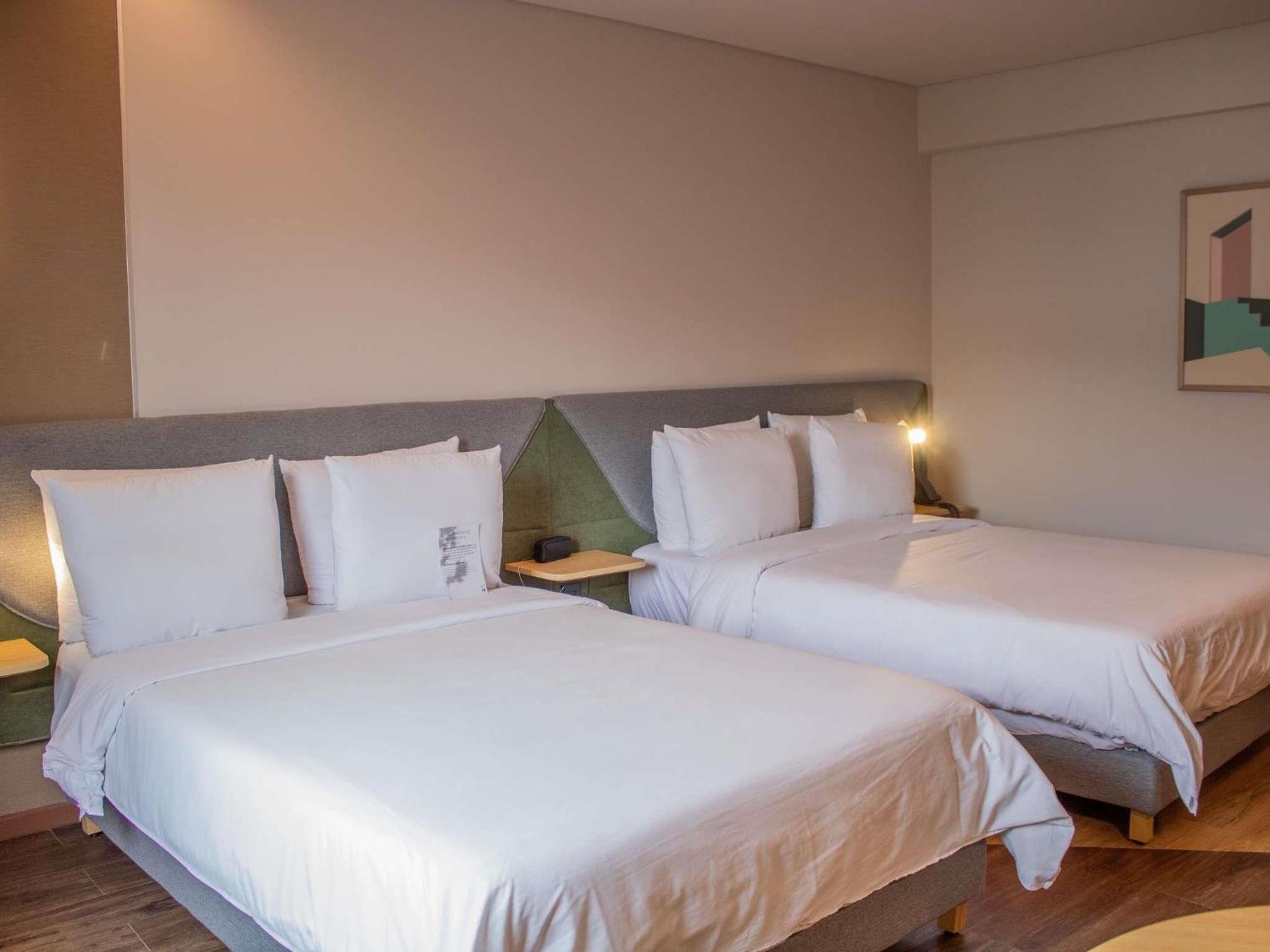 Executive Double Room with Two Double Beds - Photo 3