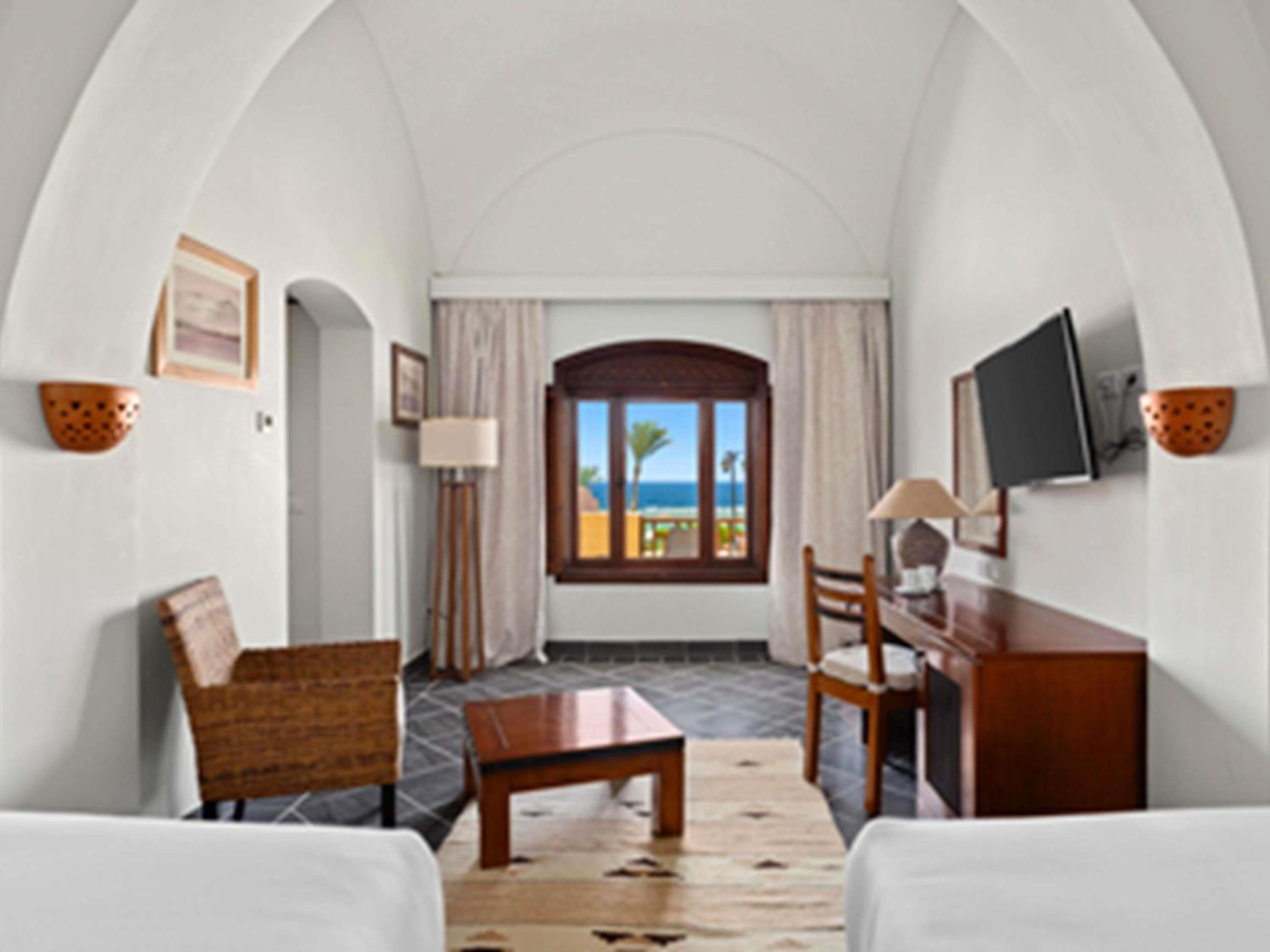 Family Room with Sea View thumbnail 5