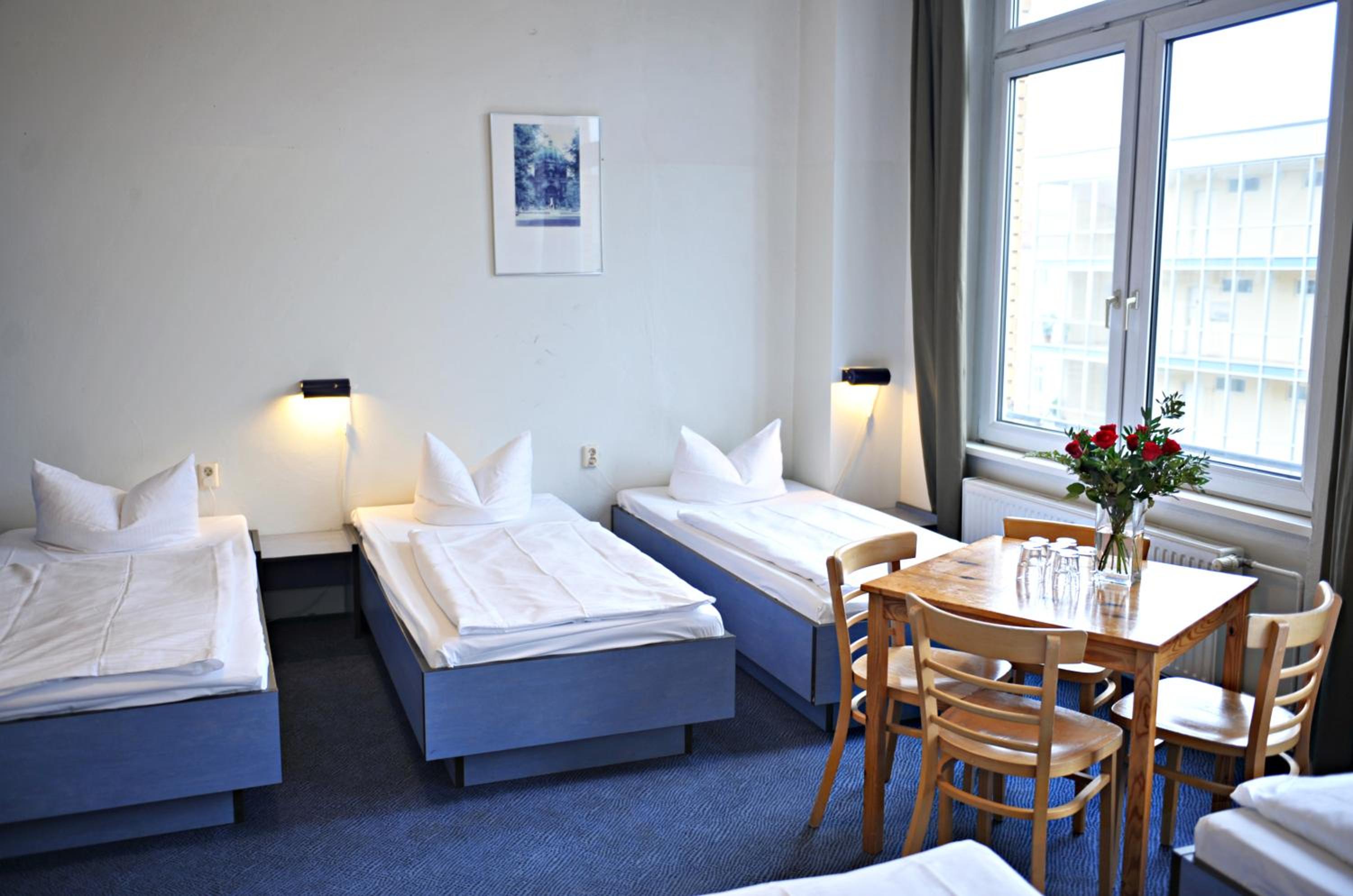 6-Bed Room photo 1