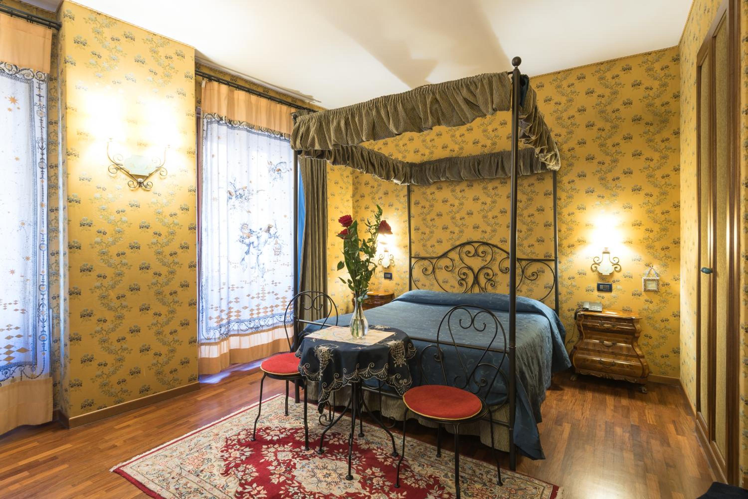 Double or Twin Room photo 2