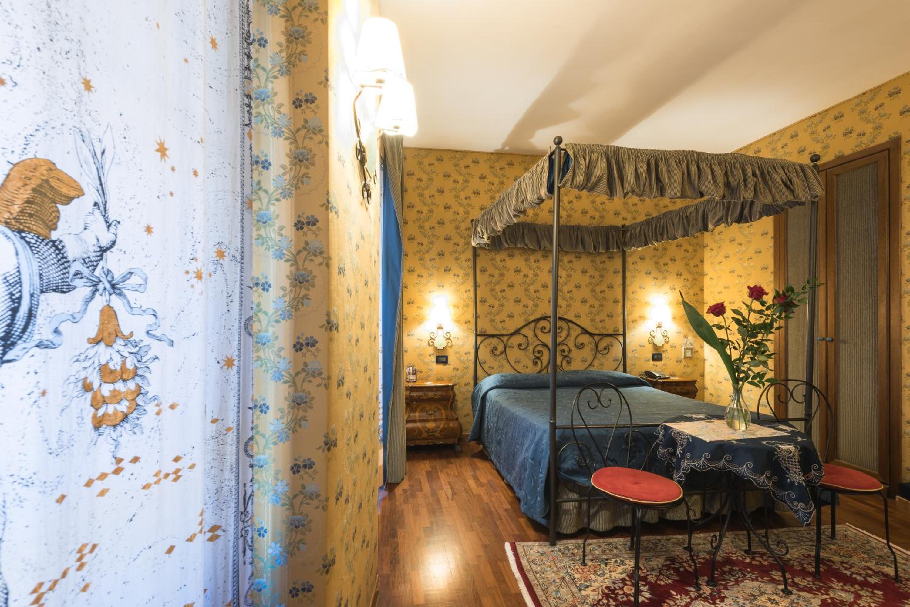 Double or Twin Room photo 3