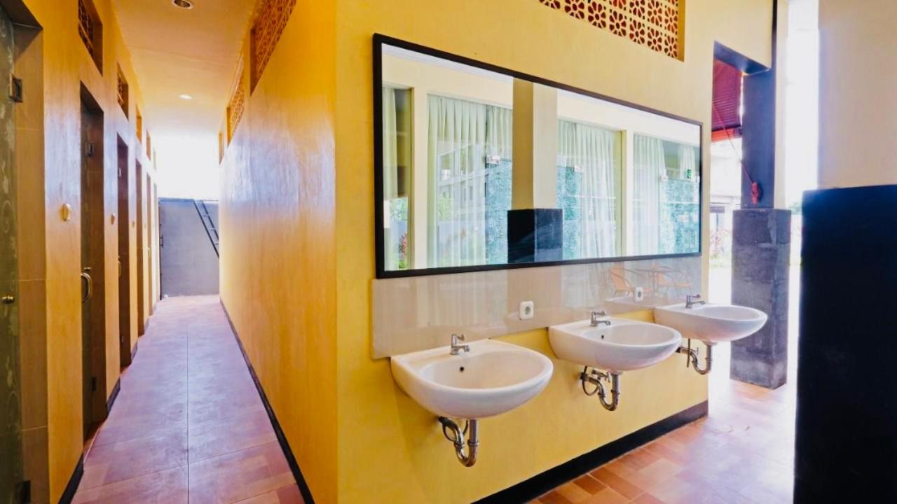 8-Bed Mixed Dormitory Room