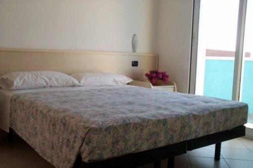 One-Bedroom Apartment (6 Adults) - Photo 16