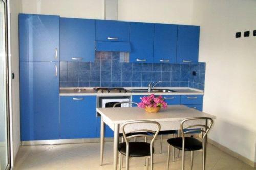 Two-Bedroom Apartment (6 Adults) - Photo 12