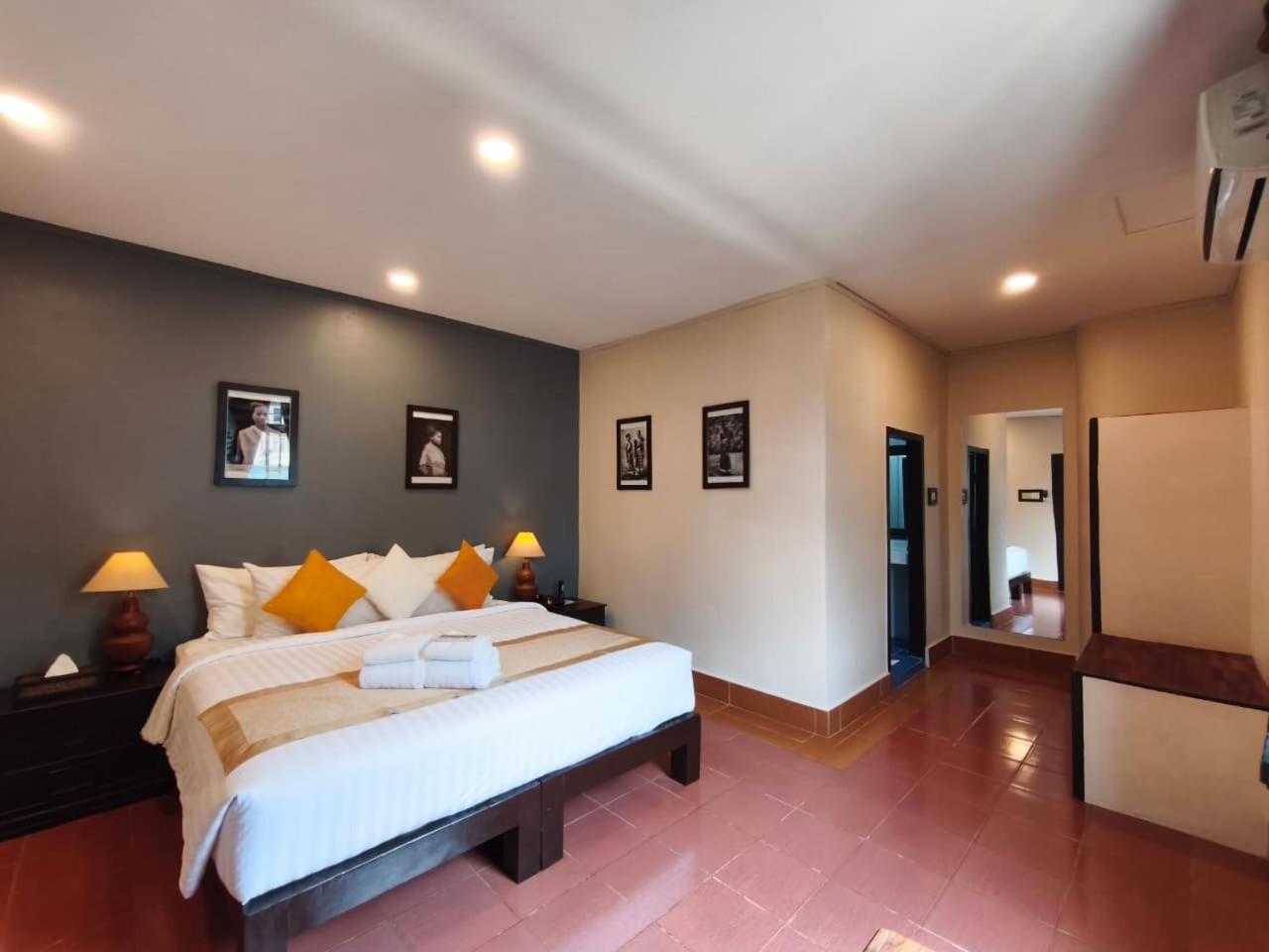 Apartment with City View photo 2