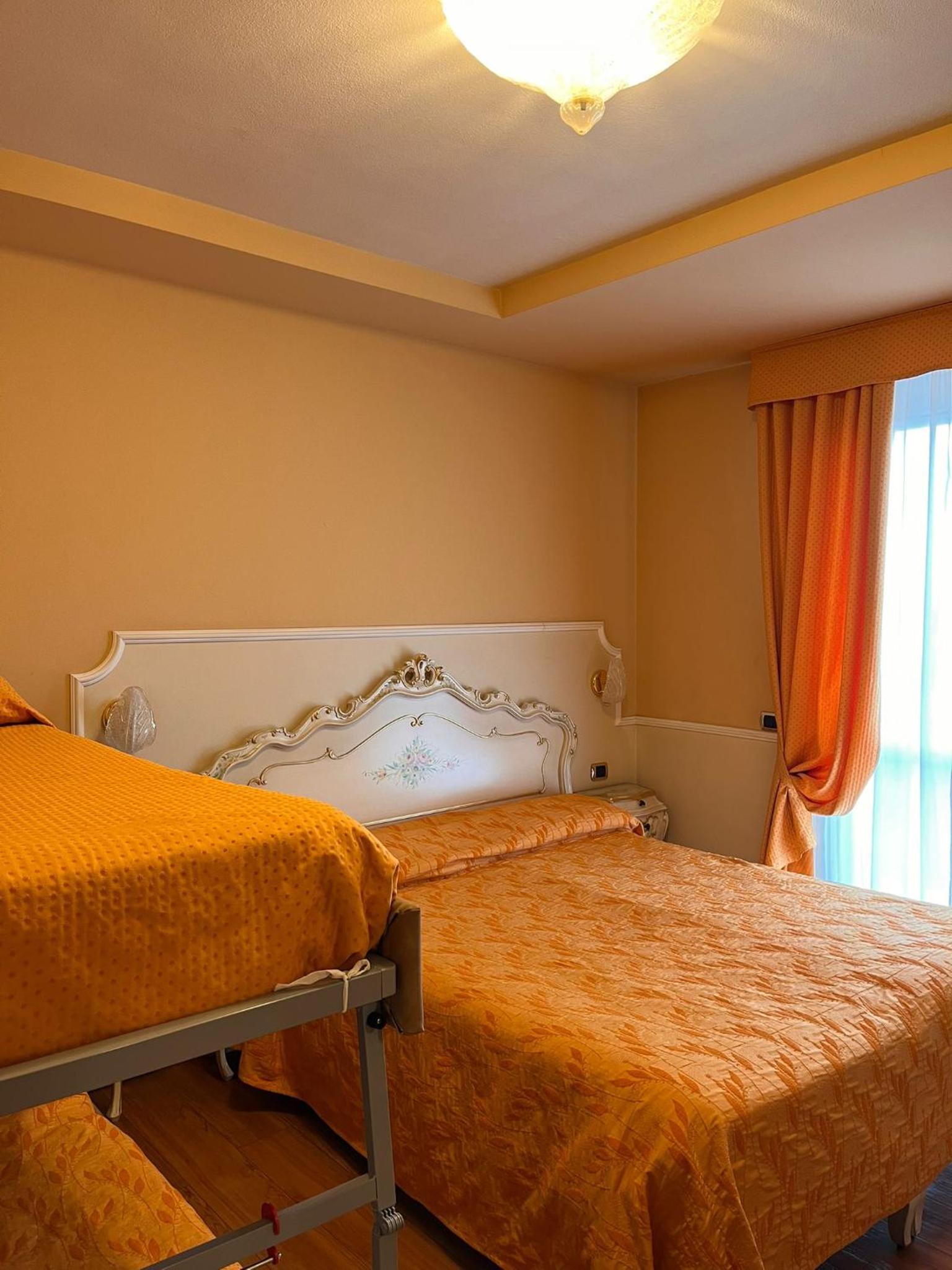 Standard King Room photo 1