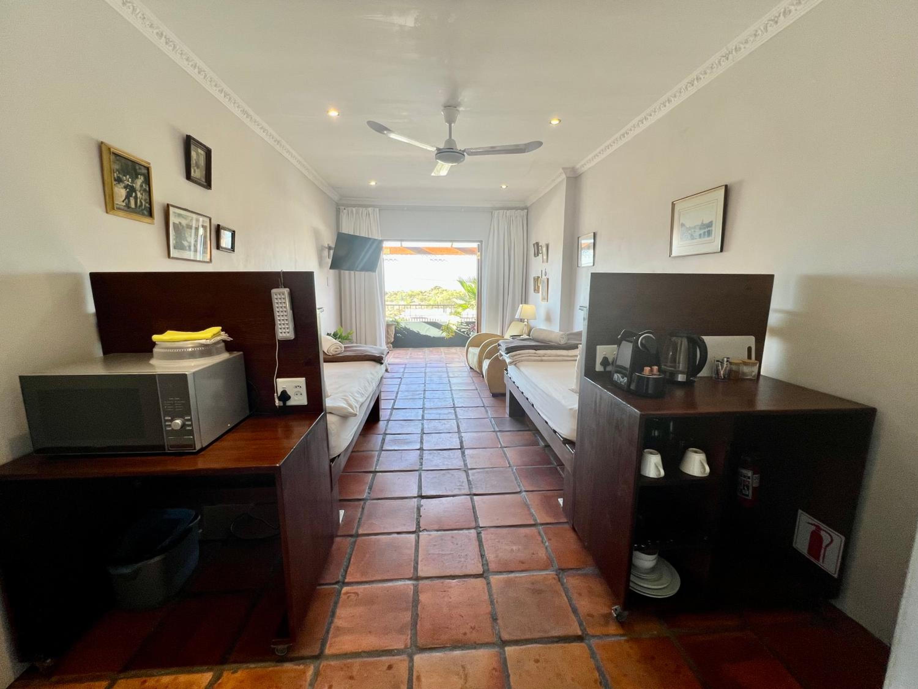 Double or Twin Room with Sea View photo 2