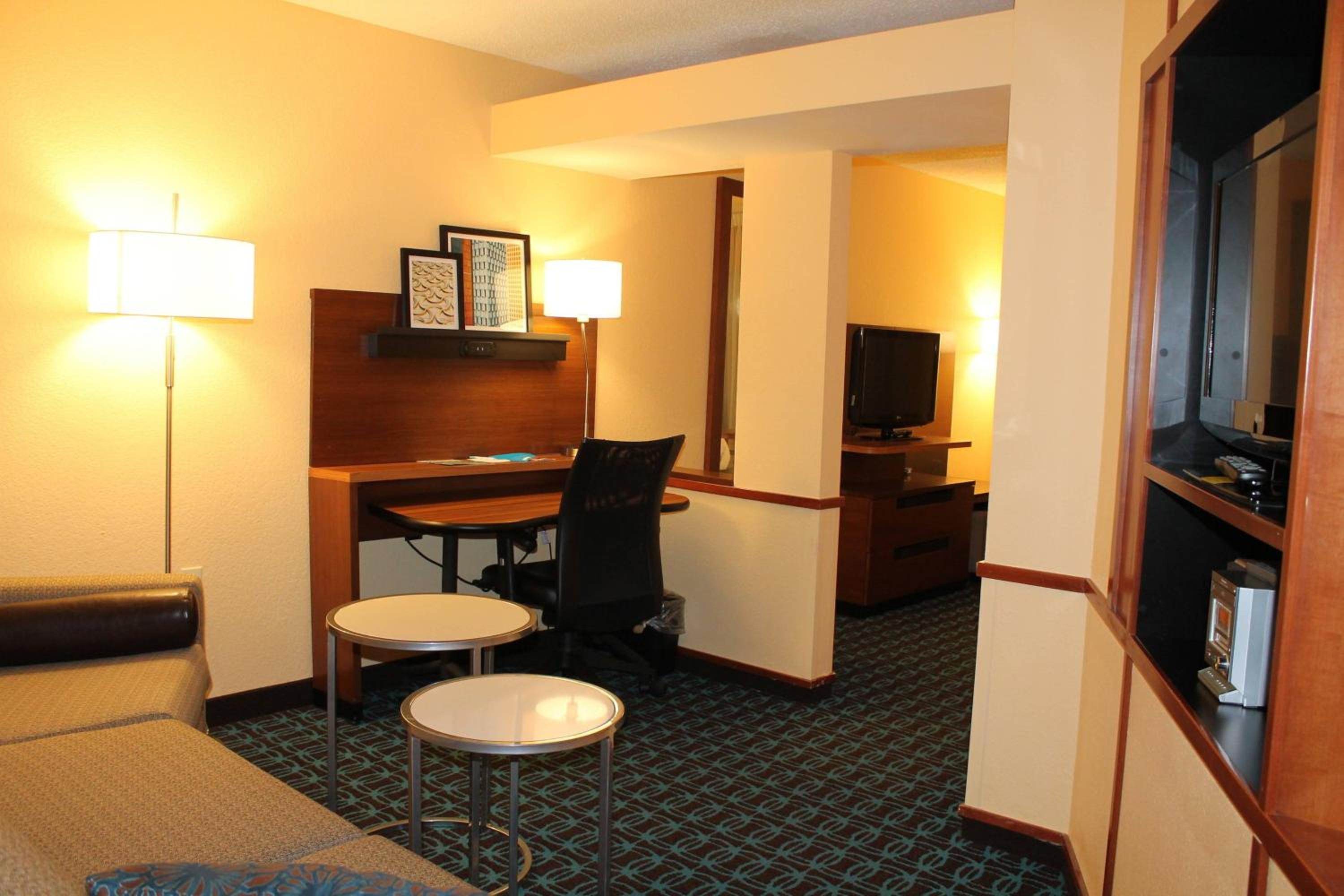 Queen Suite with Two Queen Beds and Sofa Bed - Photo 2