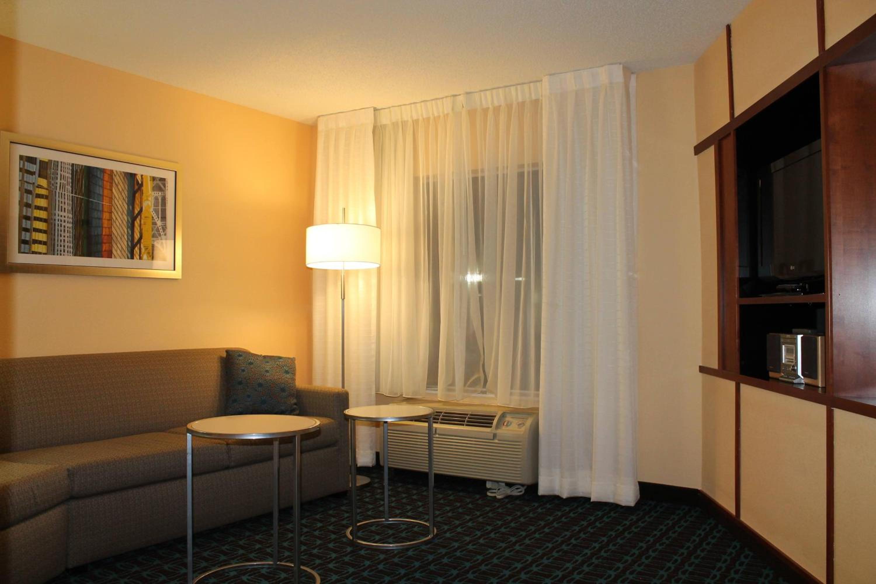 Queen Suite with Two Queen Beds and Sofa Bed - Photo 3