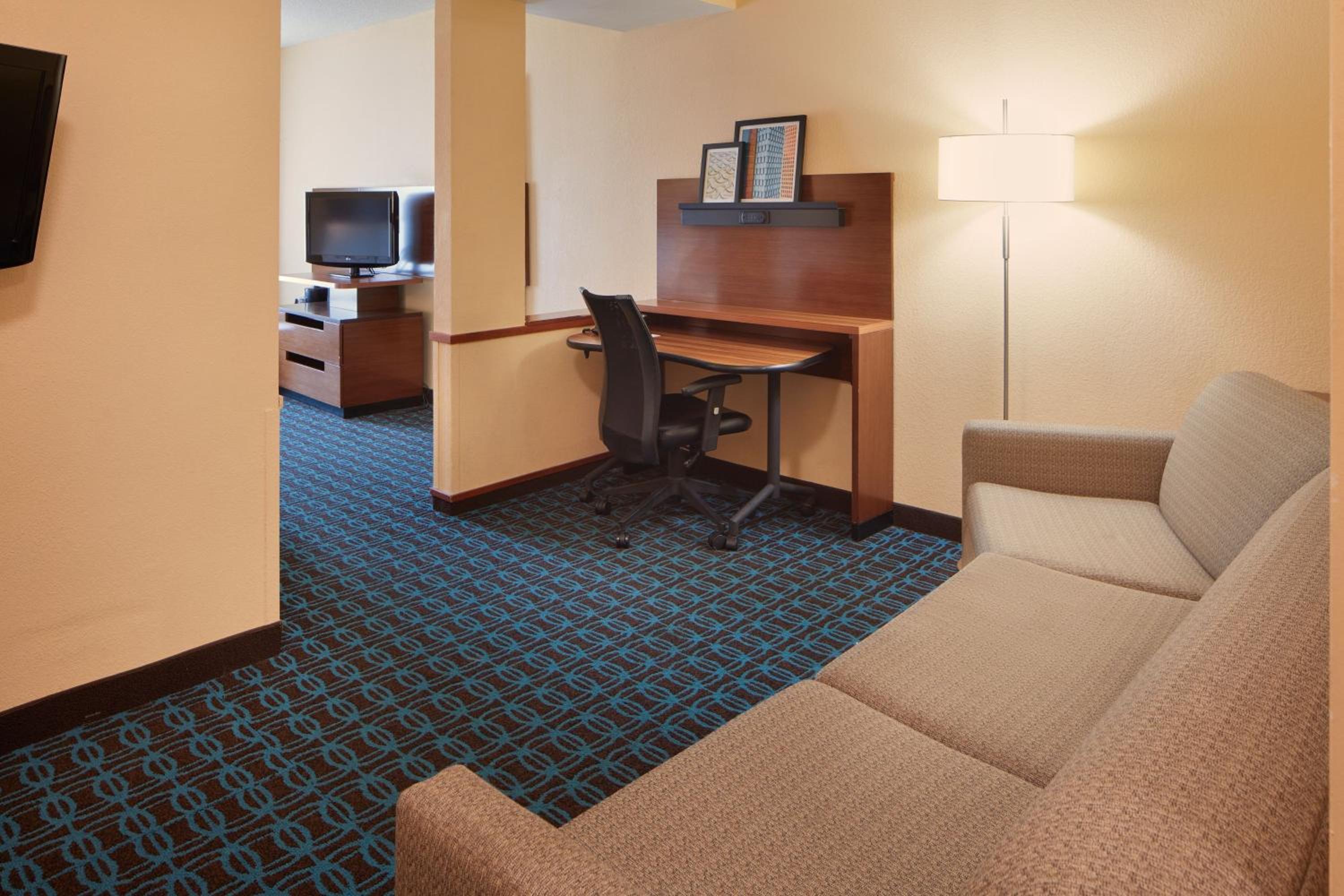 Queen Suite with Two Queen Beds and Sofa Bed - Photo 6