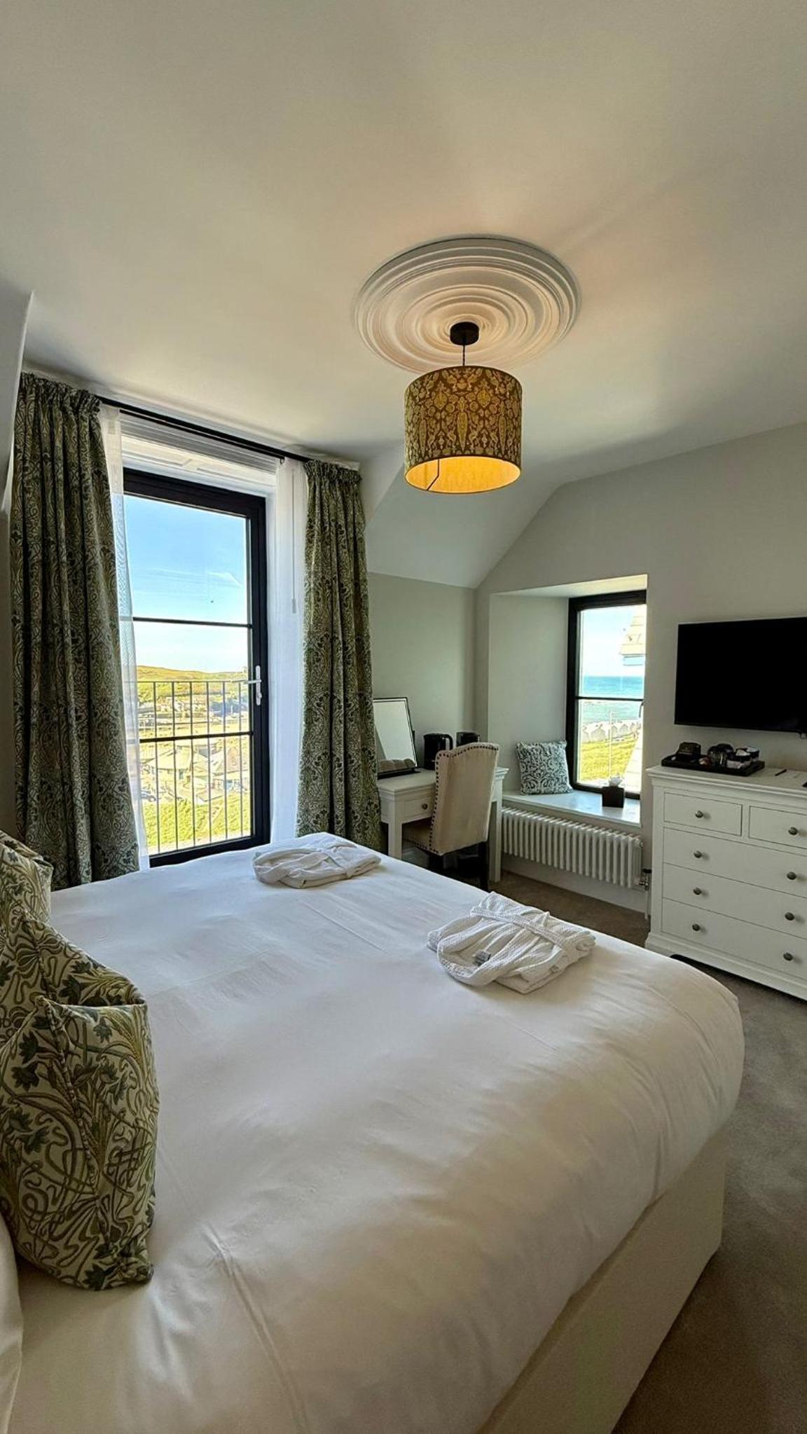 Deluxe Double or Twin Room with Sea View photo 3