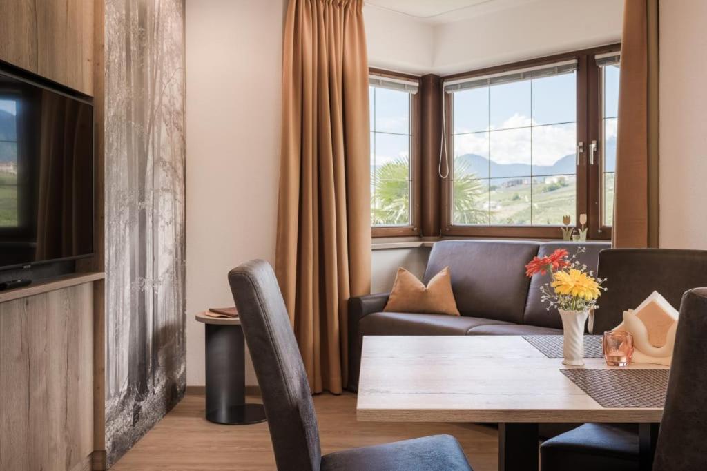 Apartment with Mountain View photo 2
