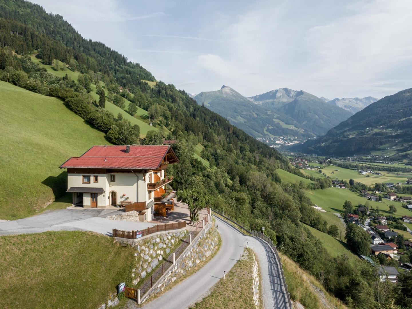 One-Bedroom Apartment with Balcony and Mountain View photo 1