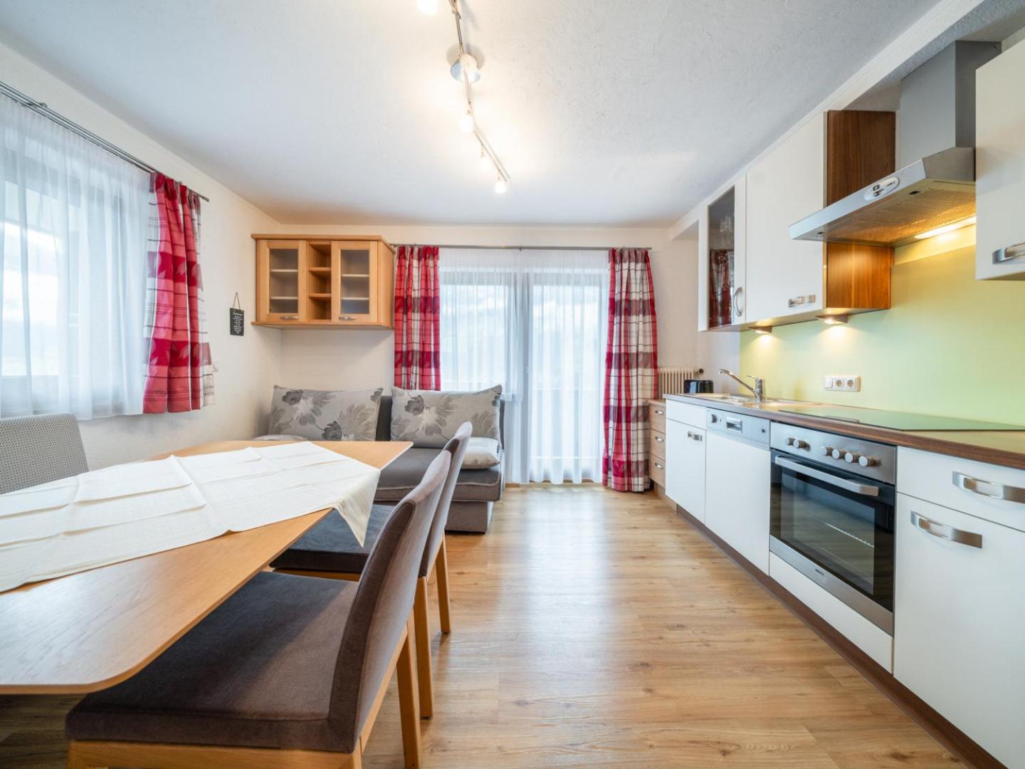 One-Bedroom Apartment with Balcony and Mountain View photo 2