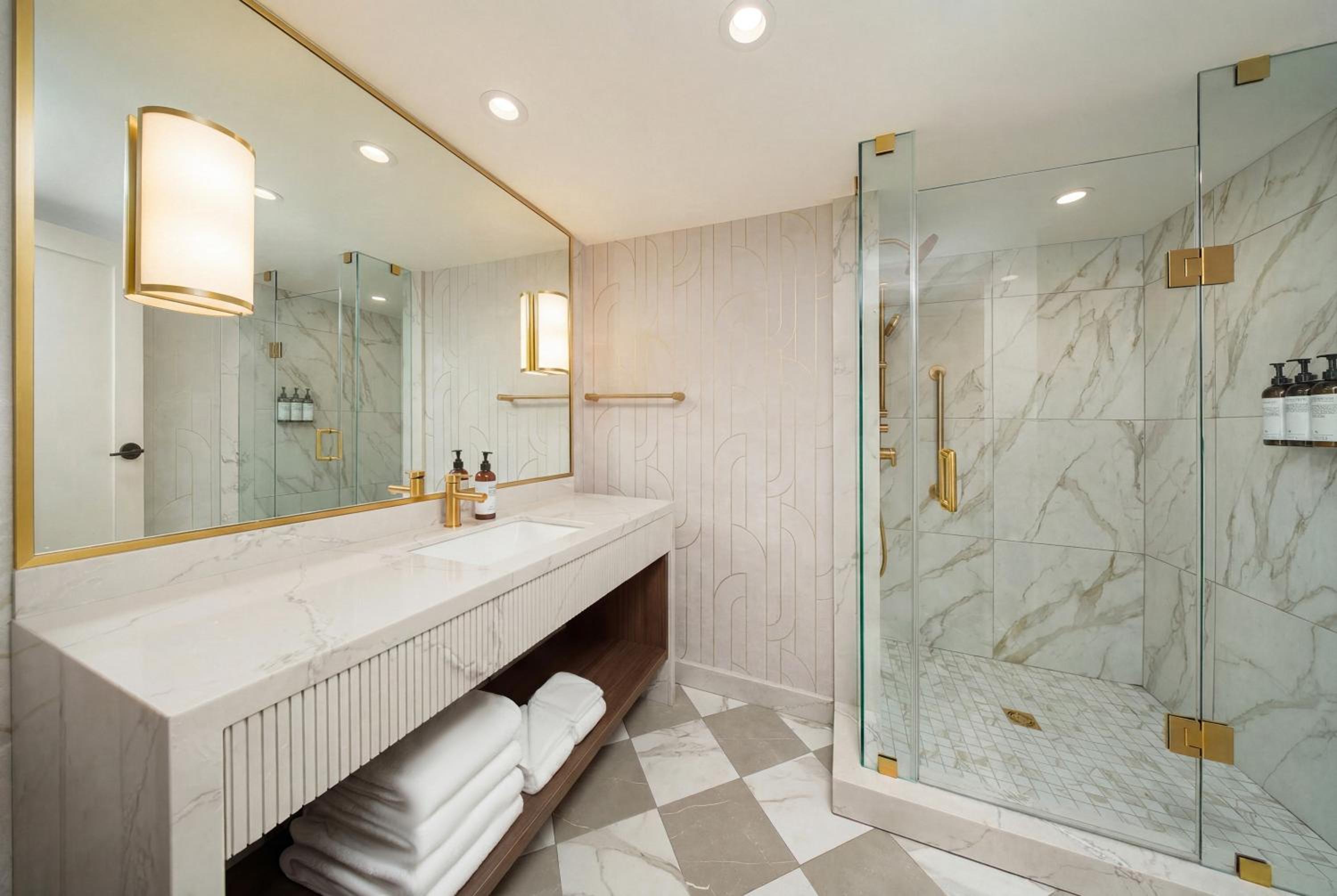 Fallsview | Two Queen Beds - Photo 2