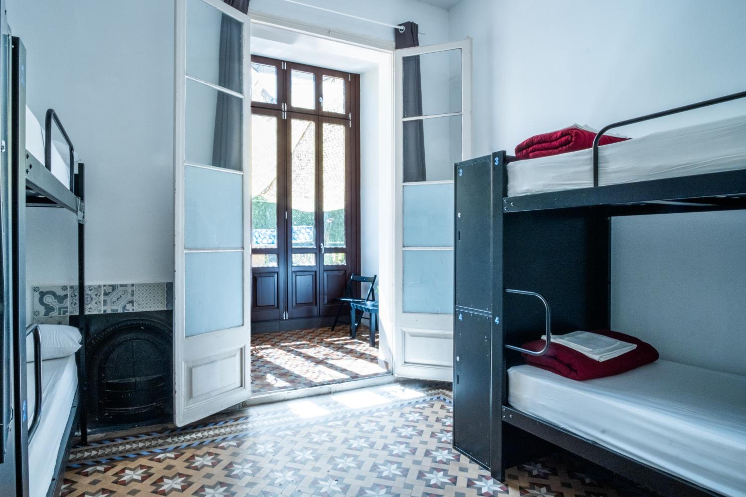 Bed in 4-Bed Female Dormitory Room photo 1