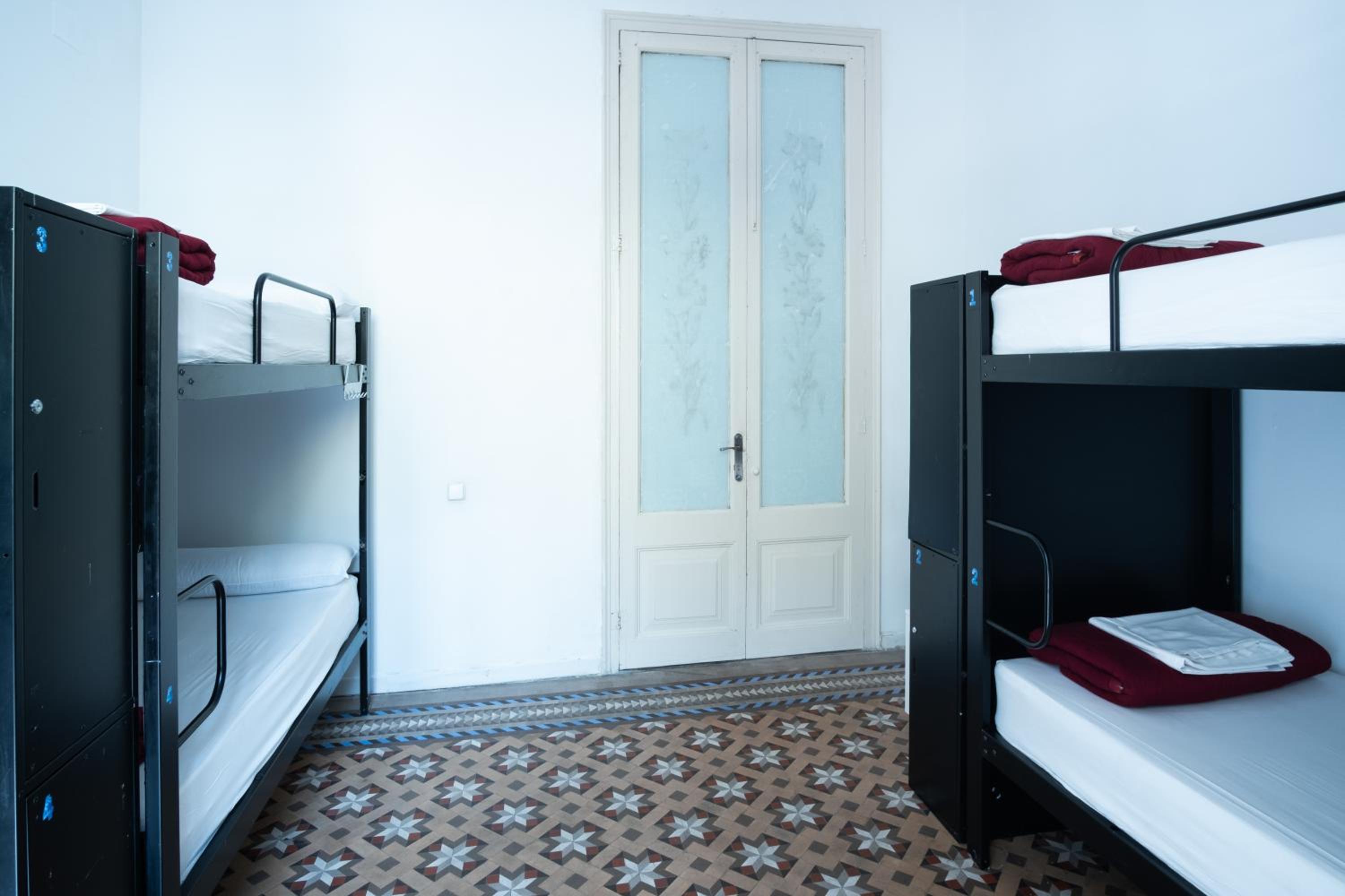 Bed in 4-Bed Female Dormitory Room photo 3