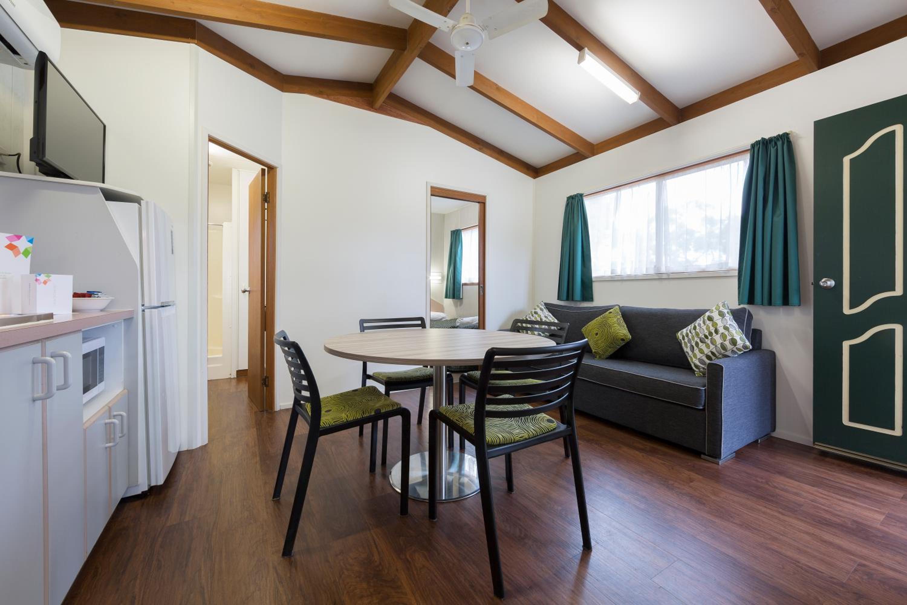  Grevillea Cabin (2 Bedroom) photo 1