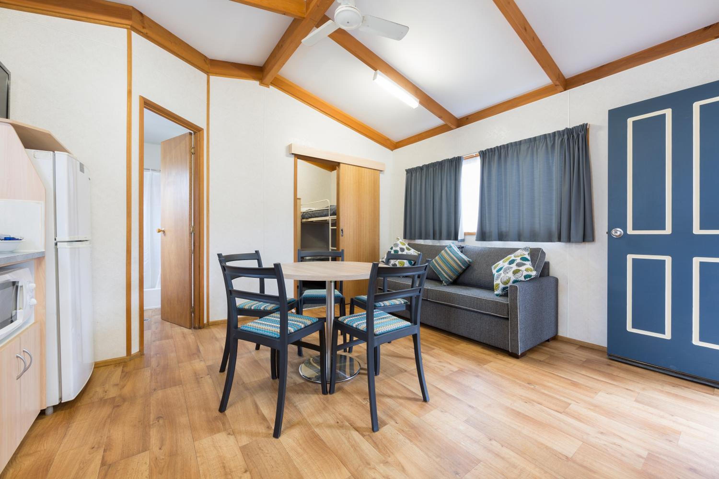  Rosella Cabin (2 Bedroom) photo 1