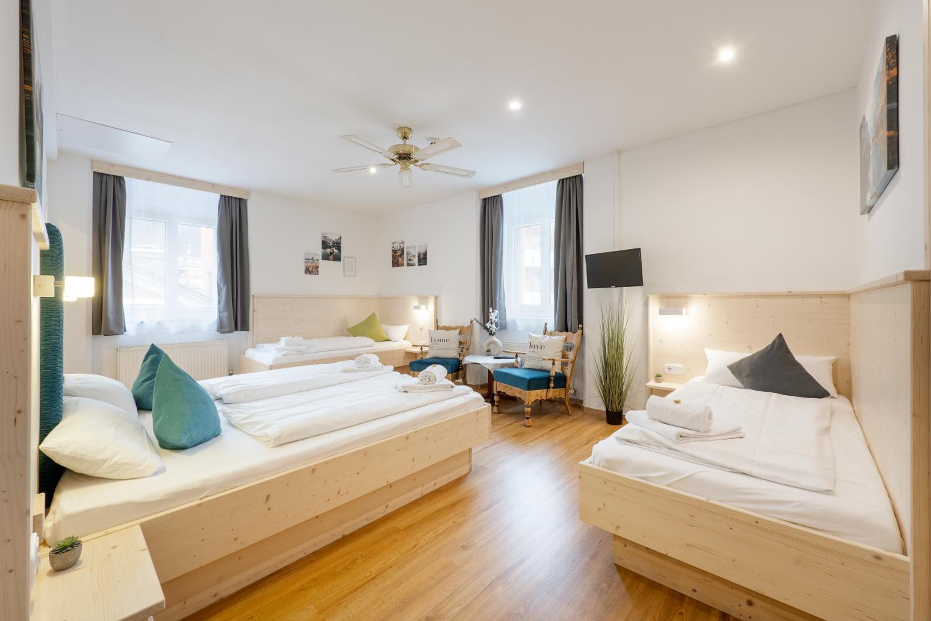 Quadruple Room - Photo 7