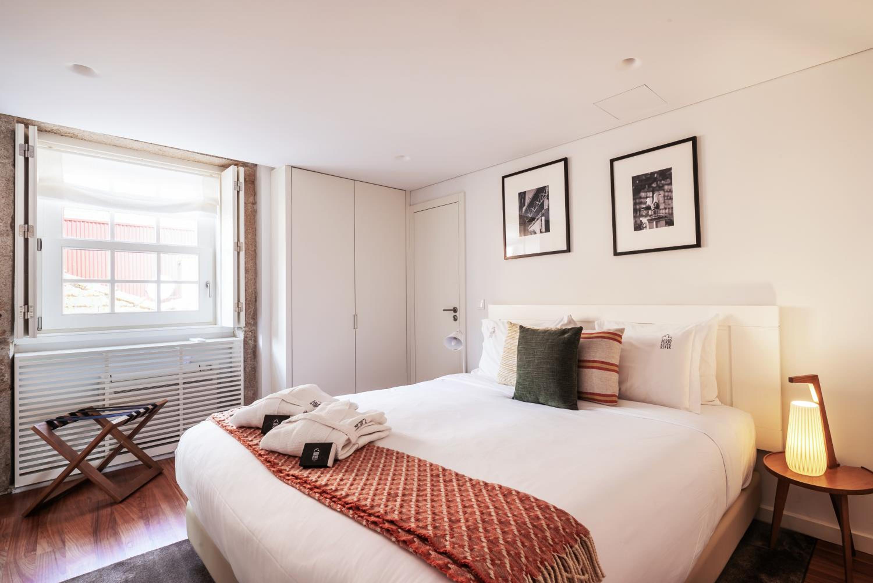 One-Bedroom Apartment with River View - Annex thumbnail 6