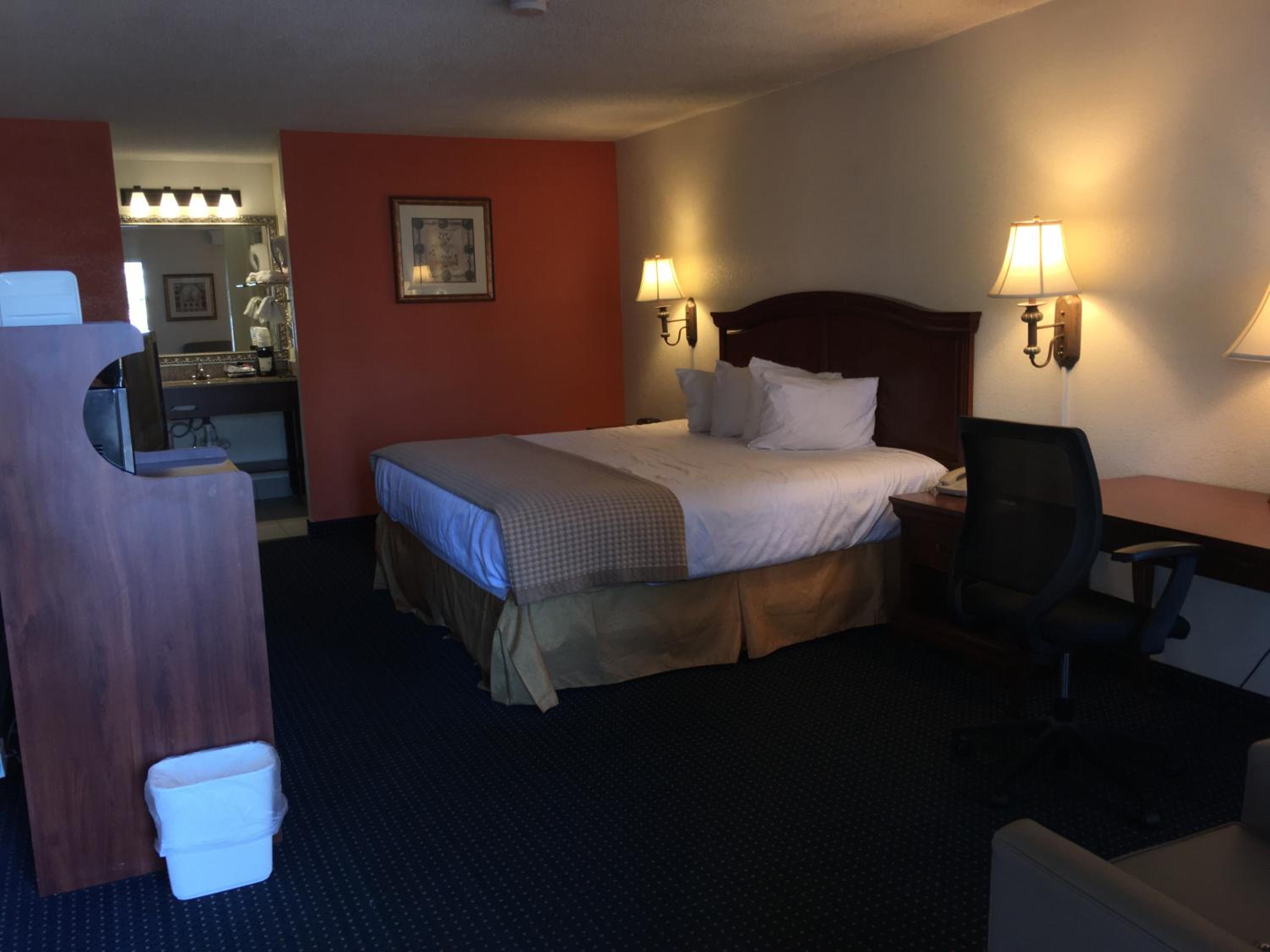 King Room - Non-Smoking - Photo 6
