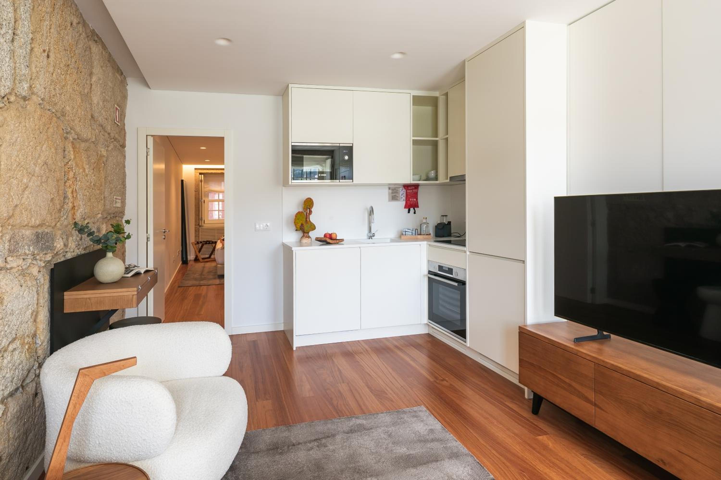 One-Bedroom Apartment with River View - Annex