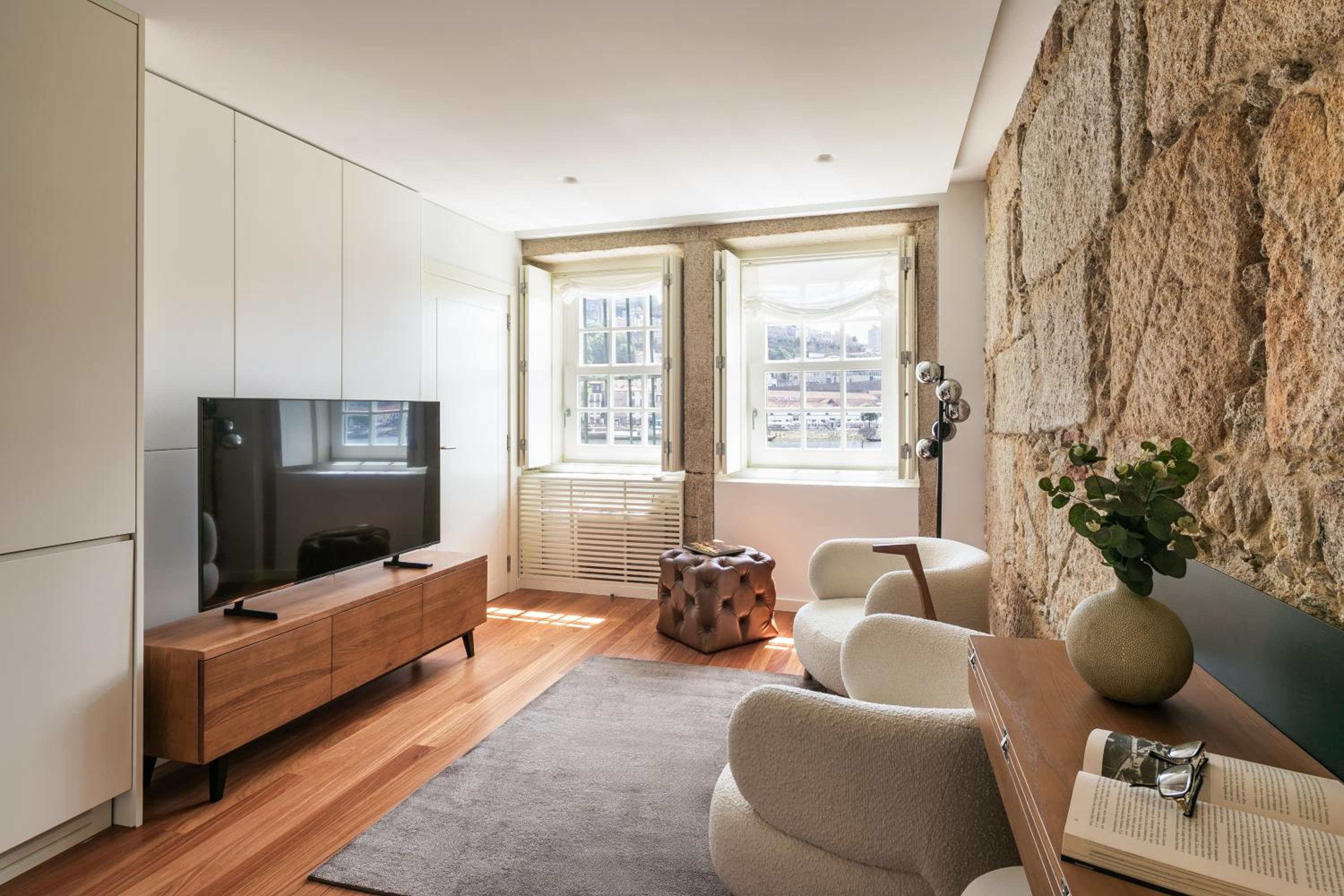 One-Bedroom Apartment with River View - Annex