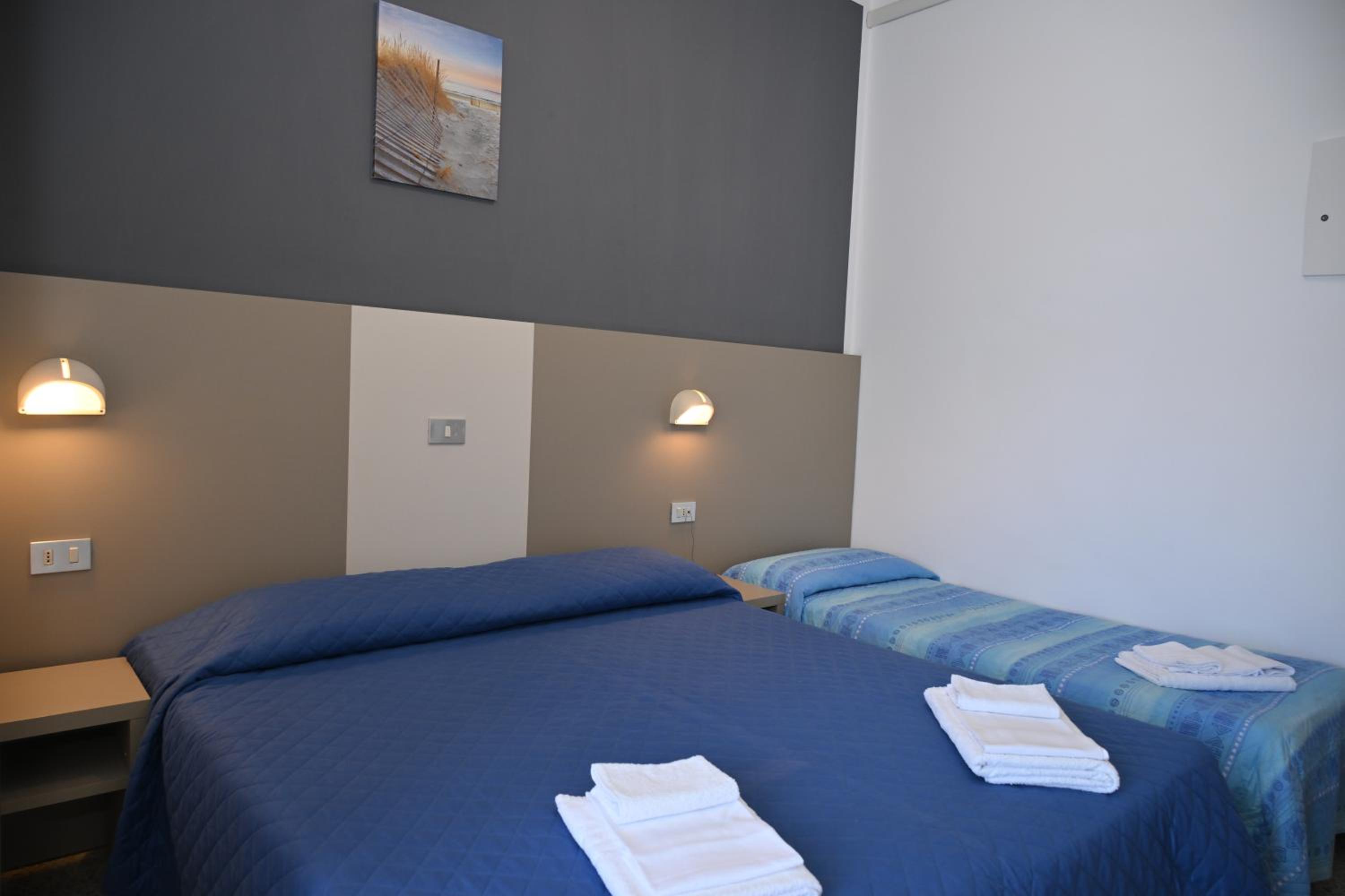 Standard Triple Room photo 2